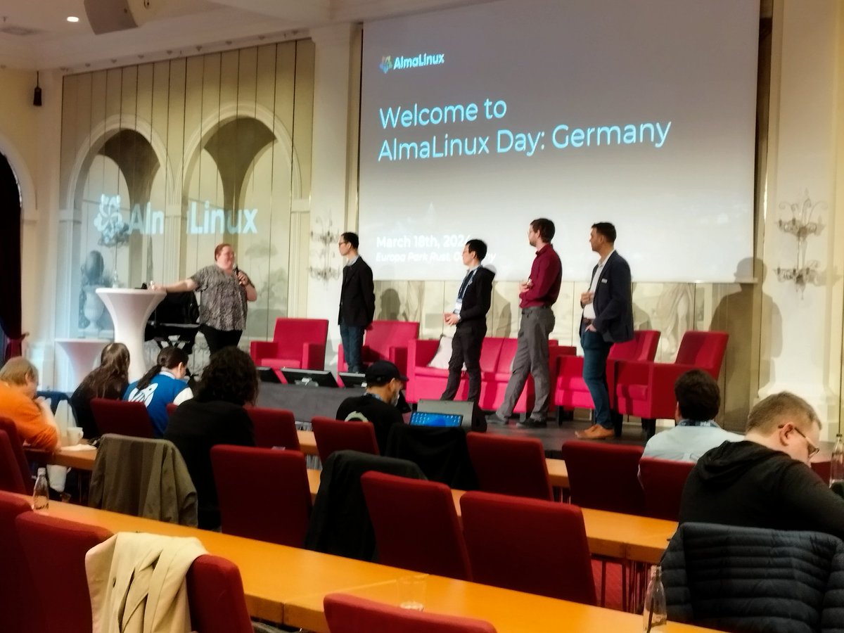 webourgeon's tweet photo. "Stability, security, and the strength of the AlmaLinux Community"
Almalinux Day の基調講演は、AlmaLinux OS FoundationのChair、benny さんのAlmLinux の取り組みについての力あふれる講演で始まりました。
#Almalinux #aldg #CloudFest https://t.co/b4lSIR9RrC