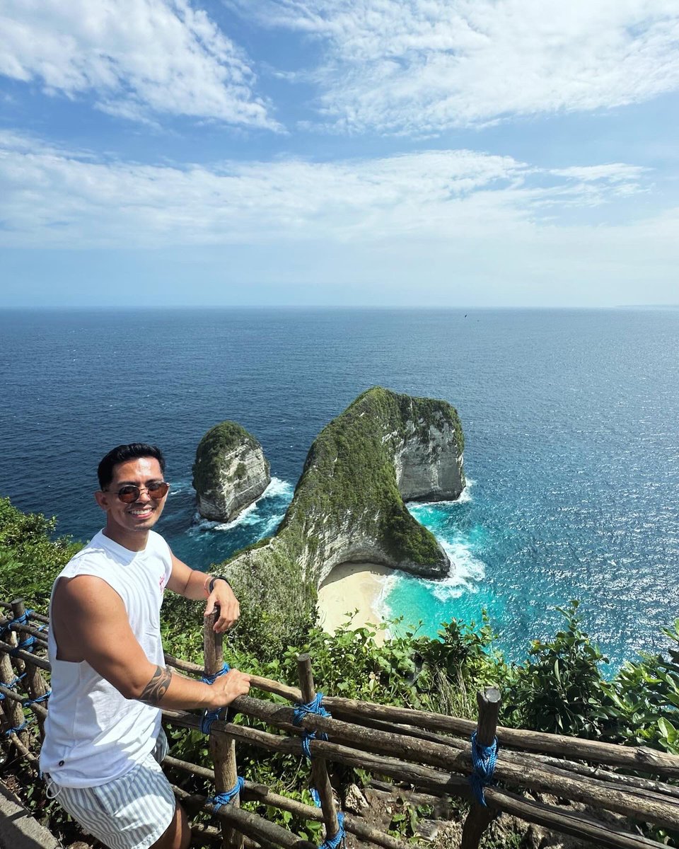 iamneilstrong's tweet photo. Finally got to see Nusa Pineda 🦖… 😍 https://t.co/Bw4LcKbbGg