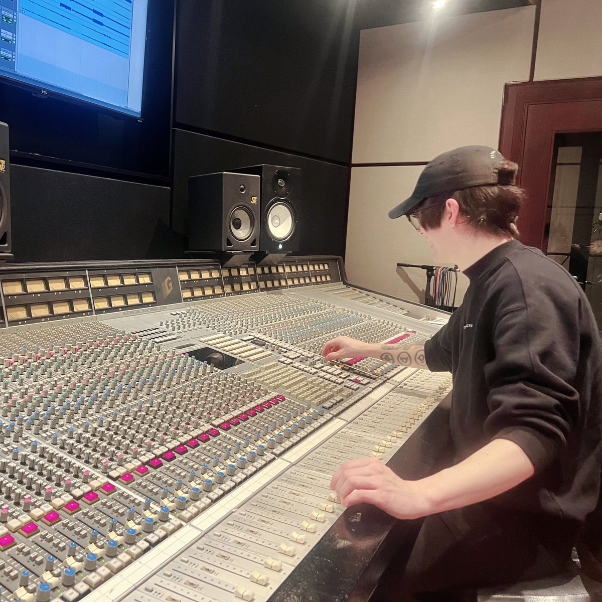 justconnor_d's tweet photo. Let's see how the double drop B guitars sound through the SSL https://t.co/9fU5hEF9pq
