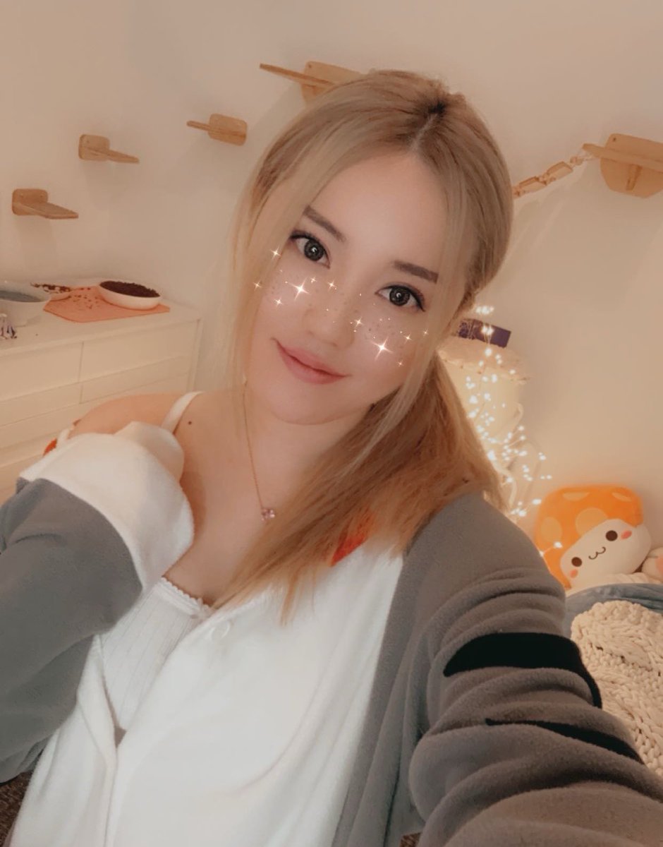 asmr mondyay :D 🧡 twitch.tv/angelskimi