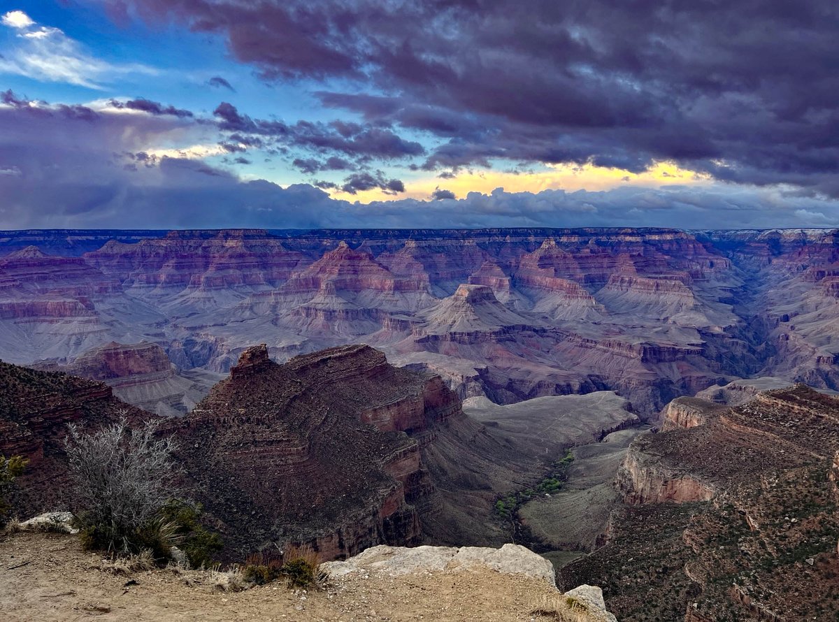 GrandCanyonNPS's tweet photo. “In March winter is holding back and spring is pulling forward. Something holds and something pulls inside of us too.” —Jean Hersey

Sunset from Grand Canyon Village, on this the last day of winter, March 18, 2024.

#AZWX #SpringEquinox #GrandCanyon #Arizona #TravelTuesday https://t.co/CTQEYbPIHi