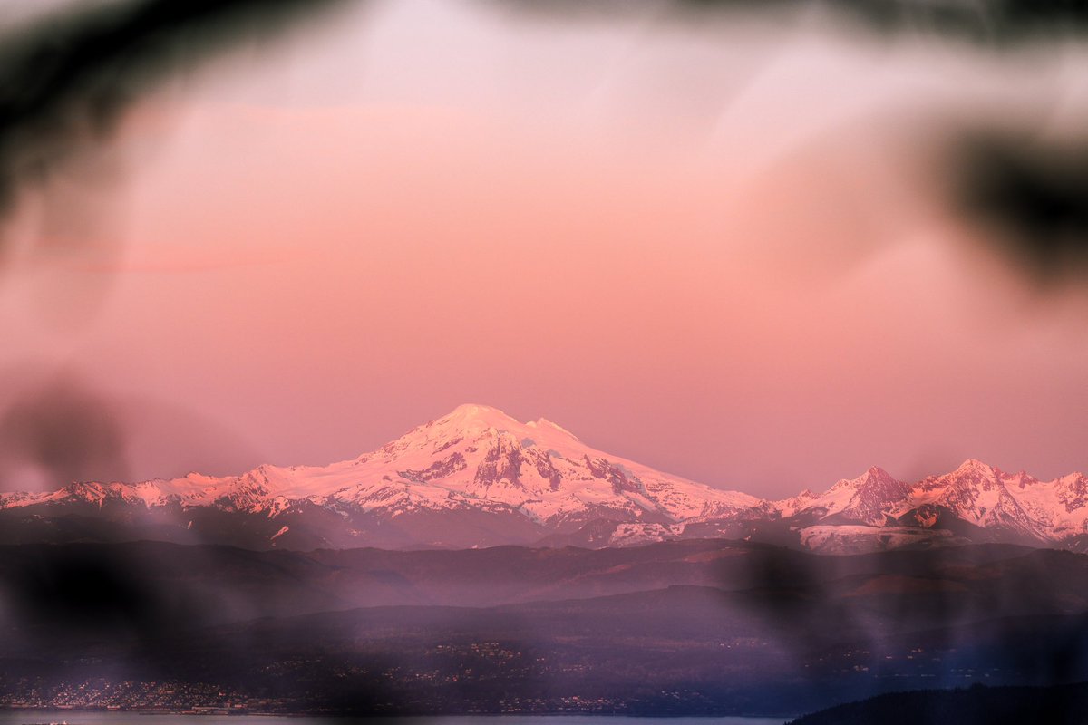 Drove up #MountConstitution which is the highest point of view on Orcas Island. My goal was to get a glimpse of my favorite place. #MountBaker. #rpshots #sunsets #landscapephotography