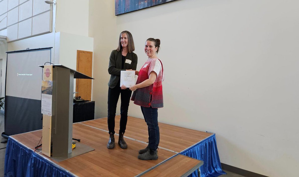 Congratulations to @ulethgeo PhD student Tammi Mills with supervisor @CraigaCoburn who won the best presentation award @WDGeog conference!