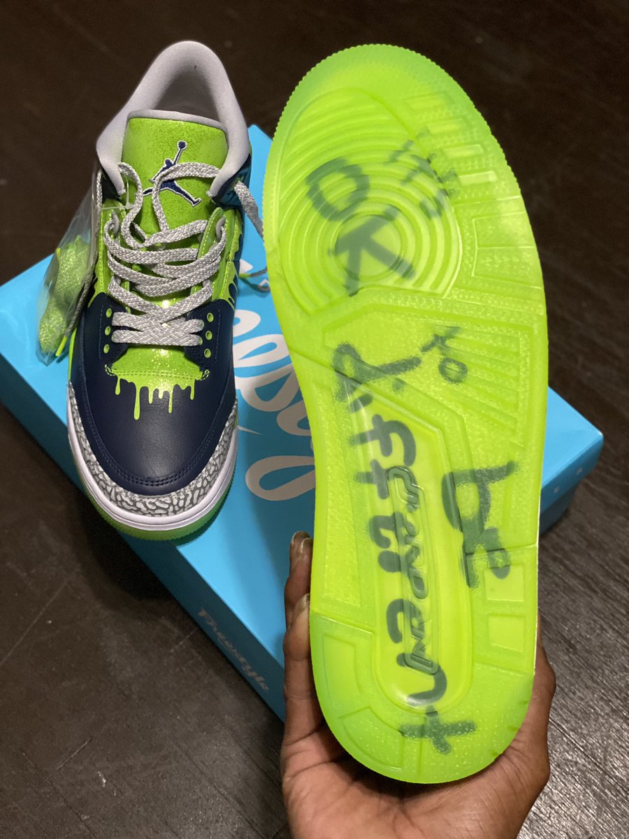 alabamatattoo27's tweet photo. I got the Juice‼️🧃🧃🧃 #Stuntmanapproved #Lpu #Jordan3Doernbecher #Itsoktobedifferent https://t.co/Sm3z5rKdNg