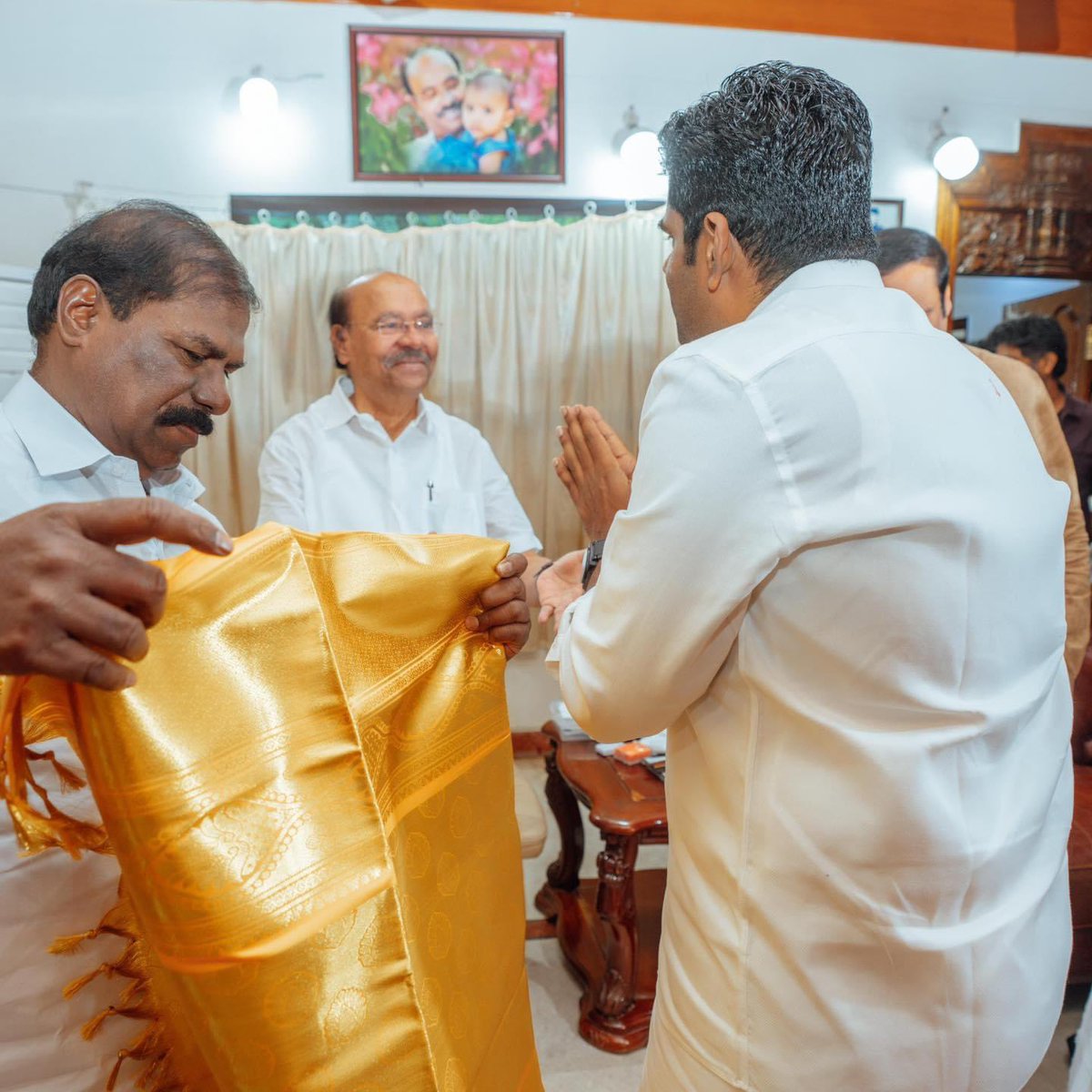 DrPreethiBJP's tweet photo. தேசிய ஜனநாயக கூட்டணியில் இணைந்தது பாட்டாளி மக்கள் கட்சி 🥭#NDA @BJP4TamilNadu @bjpcbenagar @annamalai_k @Murugan_MoS https://t.co/OW8yPG8ry7