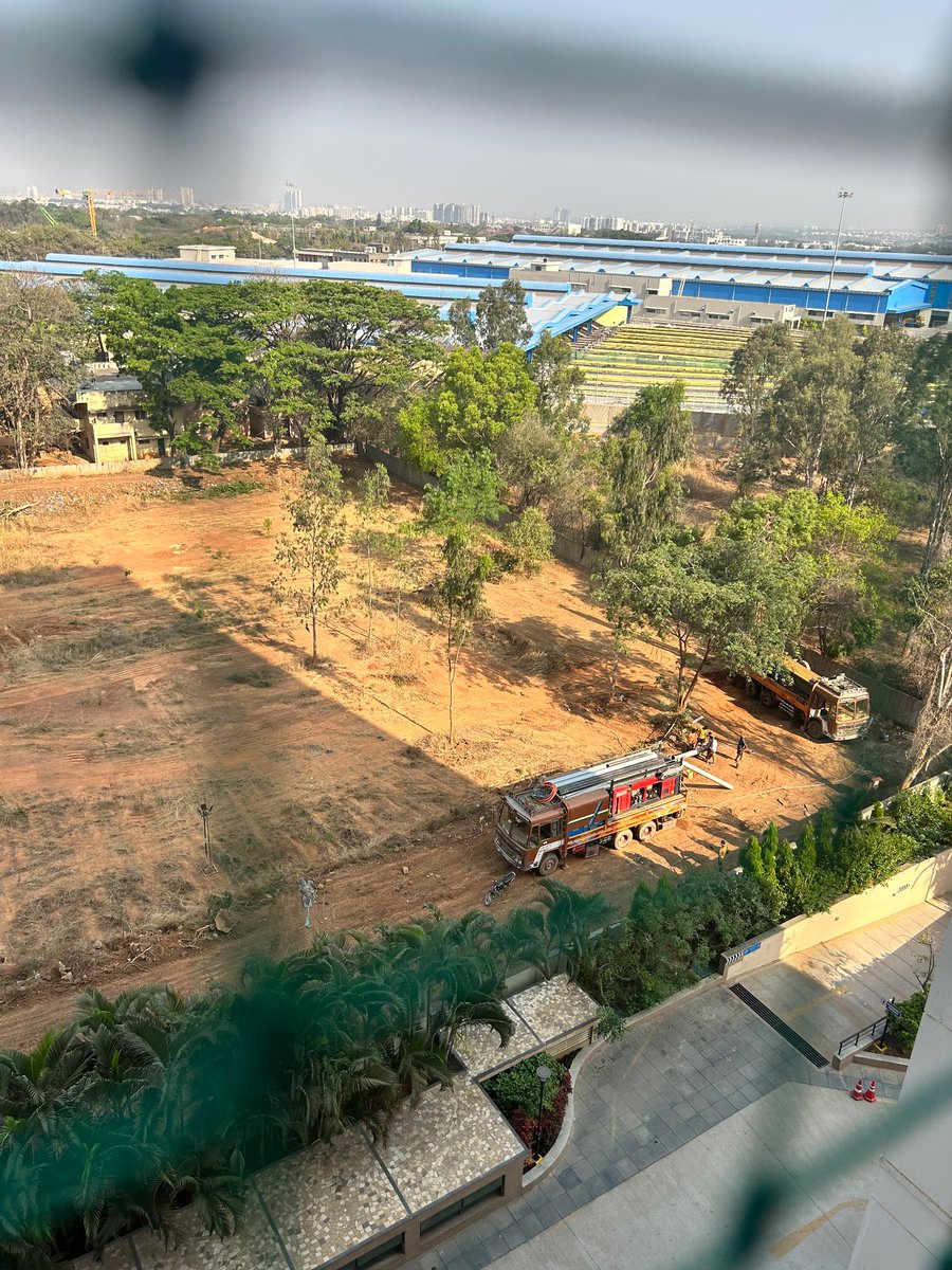 Er_Sagar_Gupta's tweet photo. Borewell digging is happening in Whitefield near HopeFarm. This plot is adjacent to BMRCL workshop. I request @chairmanbwssb and @dcpwhitefield to stop this activity asap. https://t.co/zt29XumOxH