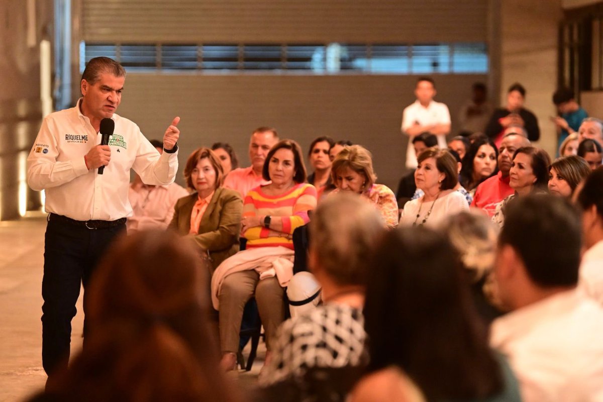 Contento de terminar este lunes dialogando con representantes de diversos sectores de la sociedad civil de La Laguna, donde escuchamos diversas inquietudes e ideas para llevar al Senado de la República. (1/2)
