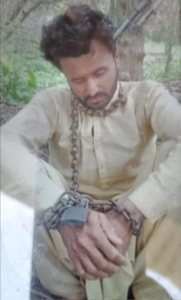 Dr_Morbius_'s tweet photo. ملک میں ایسی بربریت ہورہی اور عدالتیں بھی چپ اور ادارے تو مصروف سیاسی انجینئرنگ میں تو ملک میں درندے ہی راج کریں گے 
کوئی نوٹس لینے والا نہیں 
برما جیسے حالات پیدا ہوگئے ہیں کہ لوگوں پر تششدد کی وڈیوز آرہی سرعام گولی ماری جا رہی ہے
 https://t.co/CAB5pNt7Qz