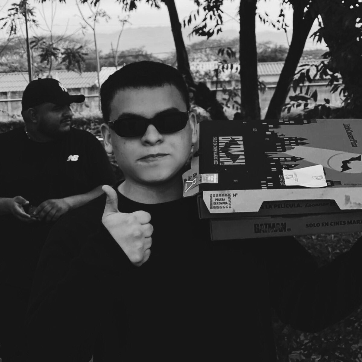 Ya casi cumplo dos años de hacer música y que tripeado todo lo qué ha pasado en dos años y aún más lo qué pasó ese día que empezó todo, conocí a Jean y escuchamos el primer preview de quedate de Daso y grabamos el video en el cuarto de Nicole