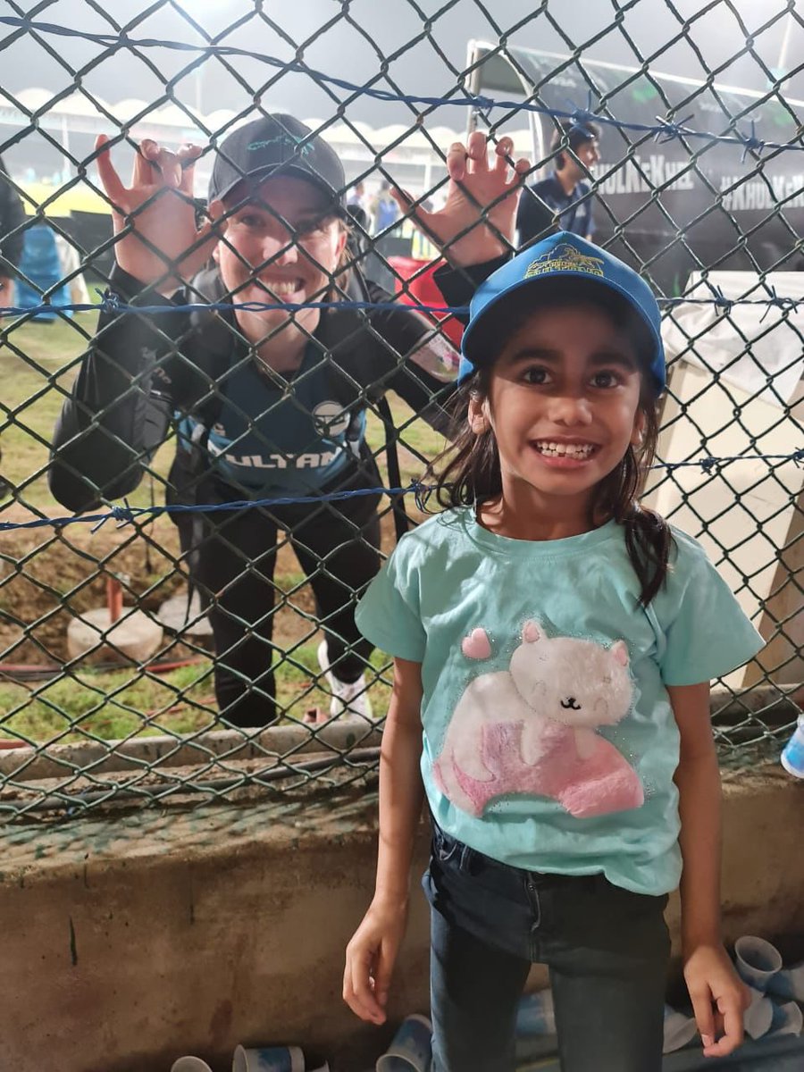 A few days ago this little girl asked for a Multan cap from me. After a few attempts, I managed to throw one over the fence to her! I’ve just been sent this photo. Thanks to @aliktareen vision, @AlexHartley93 and I hope we have empowered more girls to take up this great…