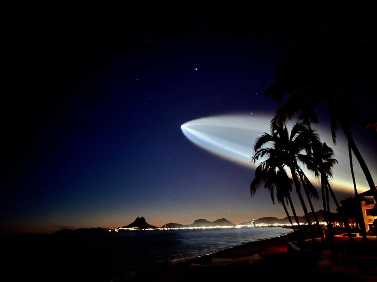 elviejonsc's tweet photo. Una más de San Carlos y #SpaceX https://t.co/wxMyra5LYH