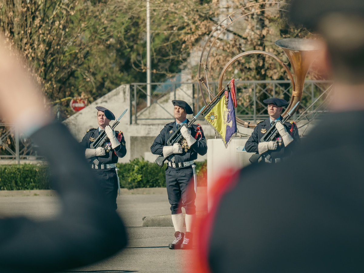 le 27e Bataillon de Chasseurs Alpins a rendu hommage à une carrière exceptionnelle lors de la levée des grandes couleurs. Le Général Gouriou a salué le dévouement du sergent Granier, après 26 ans de service à la 1re compagnie.
