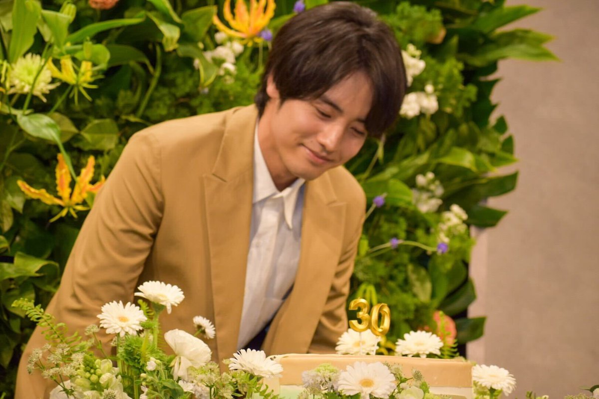 俳優の赤楚衛二さんが「SABONボディスクラブ アンバサダー就任式」に登場✨「お風呂大好き俳優なので」 と話し、就任の喜びを語りました🫧

イベント中にはアンバサダー就任＆先日迎えた30歳のお誕生日をお祝いする一幕も🎂笑顔でケーキを見つめる姿が愛らしかったです❣️

#赤楚衛二 <a href="/akasoeiji/">赤楚衛二</a>