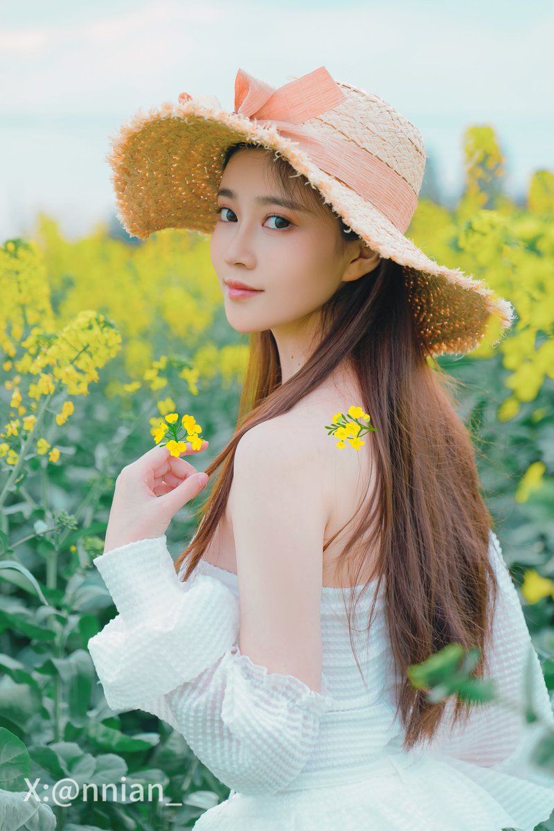 春天它睡在22℃的风里，《花の野》写真上新，来和我一起踏青吧😘
In spring, it sleeps in the wind at 22 ℃. The photo of "A Field of Flowers" has been updated. Come and go hiking with me

#年年nnian   #纯欲   #小清新   #反差少女  #性感写真   #日系 https://t.co/ssKdiKCzfw