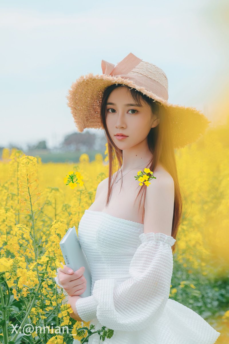春天它睡在22℃的风里，《花の野》写真上新，来和我一起踏青吧😘
In spring, it sleeps in the wind at 22 ℃. The photo of "A Field of Flowers" has been updated. Come and go hiking with me

#年年nnian   #纯欲   #小清新   #反差少女  #性感写真   #日系 https://t.co/ssKdiKCzfw