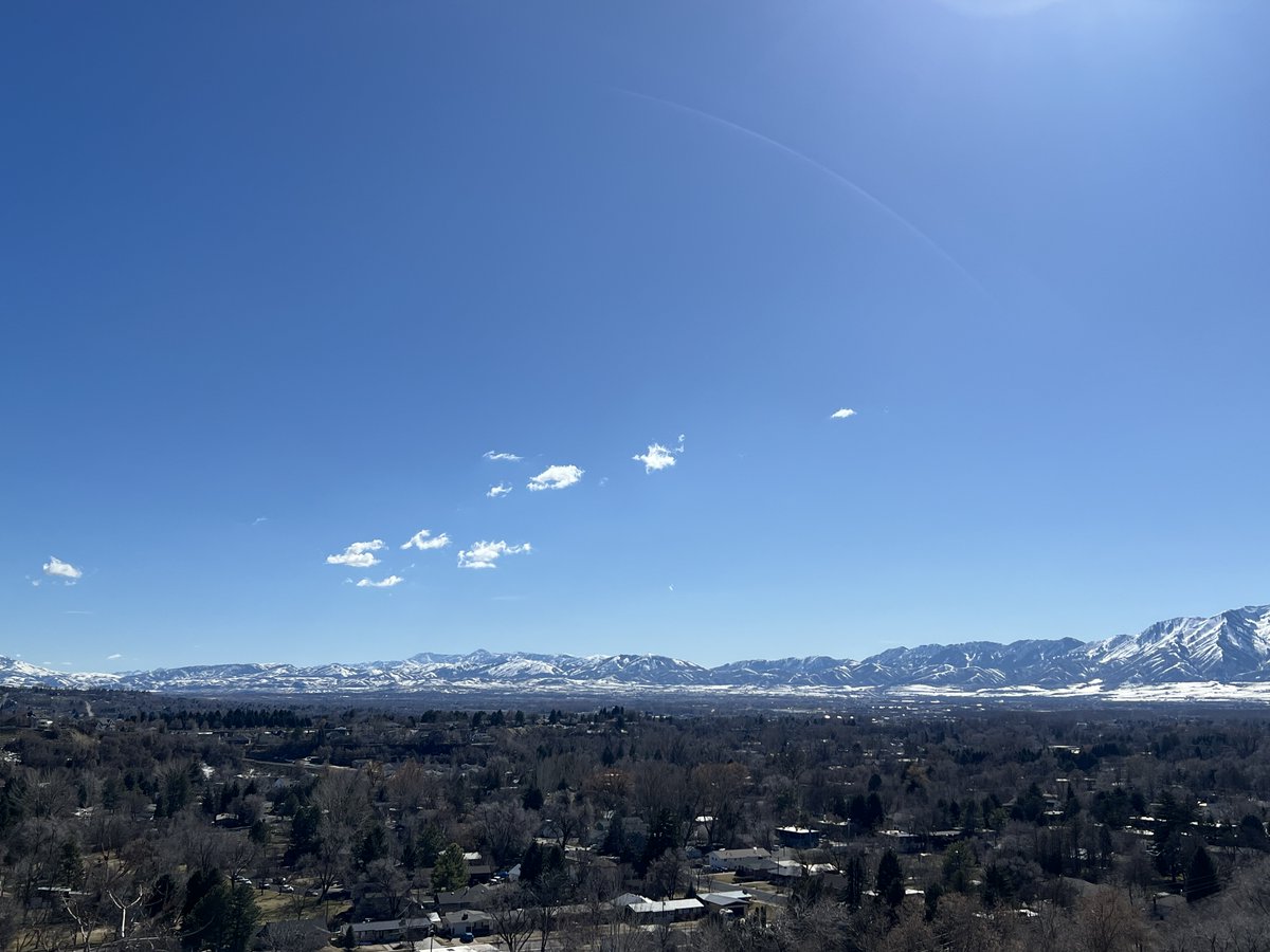 Pretty little mountains.

Dear spring, start blooming. ❤️

#loganutah #cachevalley #northernutah #utah #mountains #spring