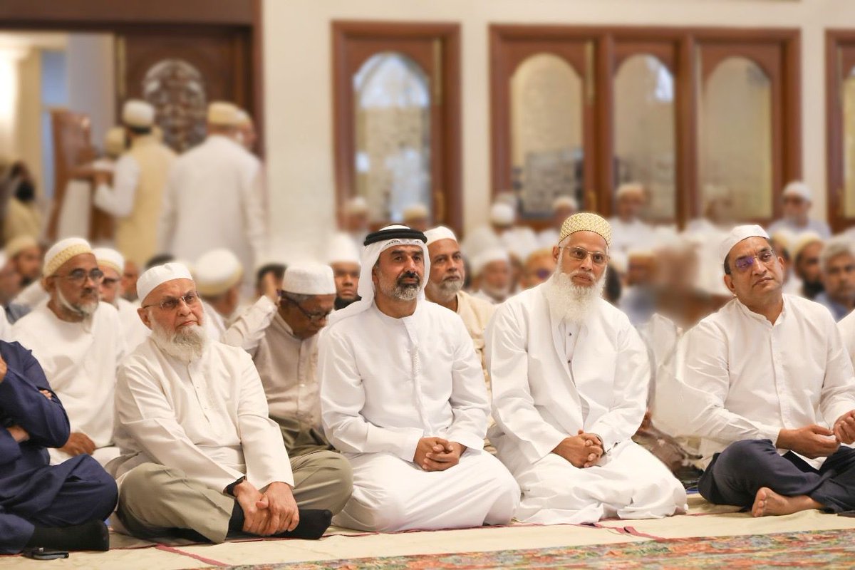 Dawoodi_Bohras's tweet photo. A showcase of unity & harmony!
In honour of the sacred month of #Ramadan, the #DawoodiBohra community in #SriLanka welcomed fellow Muslim brethren for a Haflat al-Quran (Quran recitation) program followed by #iftar & traditional Bohra dinner.🥘
Government officials, diplomats, and friends from different fields graced the event with their presence.