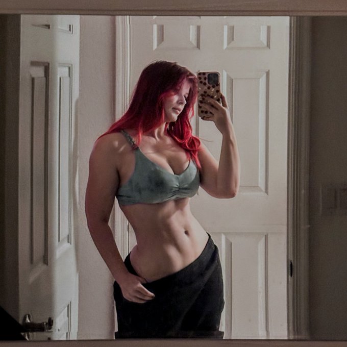 Watch Jenn's leaked NSFW photo on TwXstars