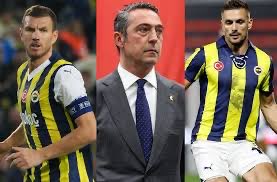 asmarcatr's tweet photo. 🚨 Ali Koç, tüm takımı topladı.

❕Alt lige gidilirse maaşların düşeceğini ve isteyenin ayrılabileceğini açıkladı.

✋Dzeko ve Tadic söz istediler…

🔥 Dzeko:“Bir takım küme düştüğünde futbolcular gider, adamlar kalır!”

🔥 Tadic:“Gerçek bir erkek, sevgilisini asla terk etmez!” https://t.co/mmoR4RlW6c