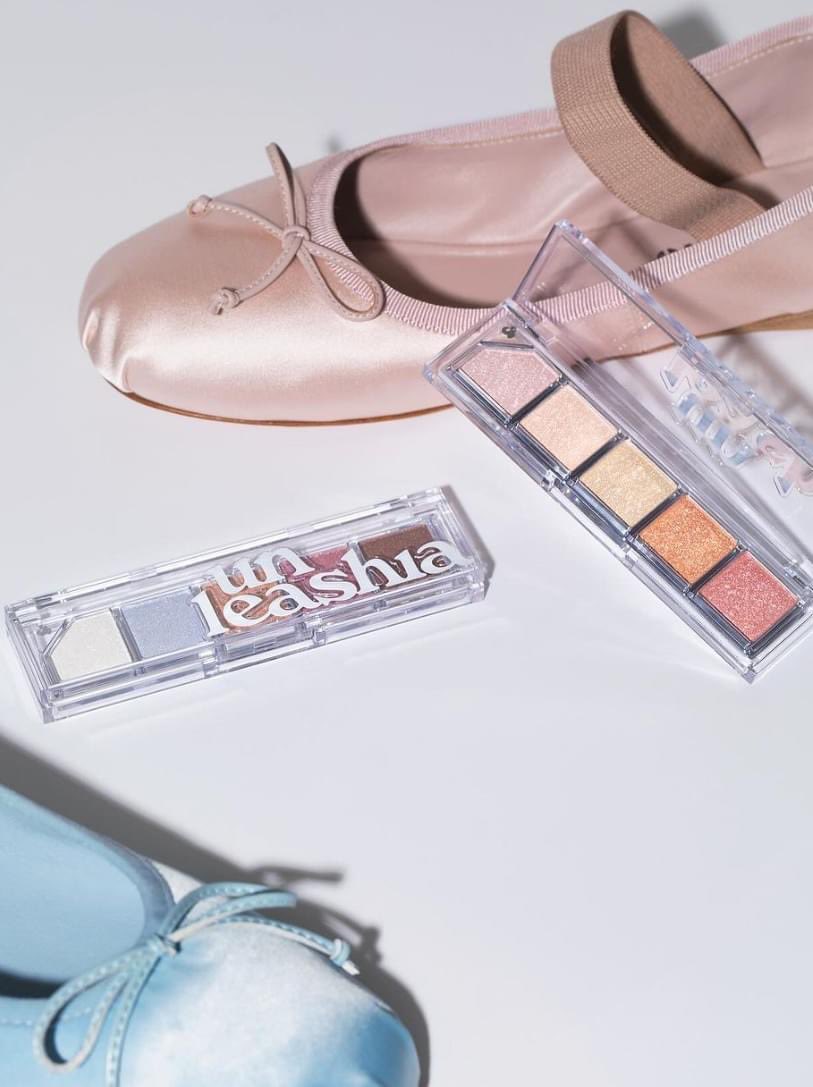 mormorxp's tweet photo. (pre) #Unleashia Mood Shower Face Palette🩰✨🩵พาเลทไฮไลท์แบรนด์เกาเขาฟาดศึกกันหนักมากค่าา พสเกาหวีดกันเต็ม กลิตเตอร์คือดียยย!

✨ตลับละ 350 บาท

# No.100 Ballerina
# No.101 Ballerino

📮ค่าส่ง 40฿ 🤏🏻มัดจำ 50%
🛥️รอ 4-8 วีค

#พรีเกาหลี  #พรีออเดอร์เกาหลี #สกินแคร์เกาหลี #คสอเกาหลี https://t.co/enAZaHL2Gl