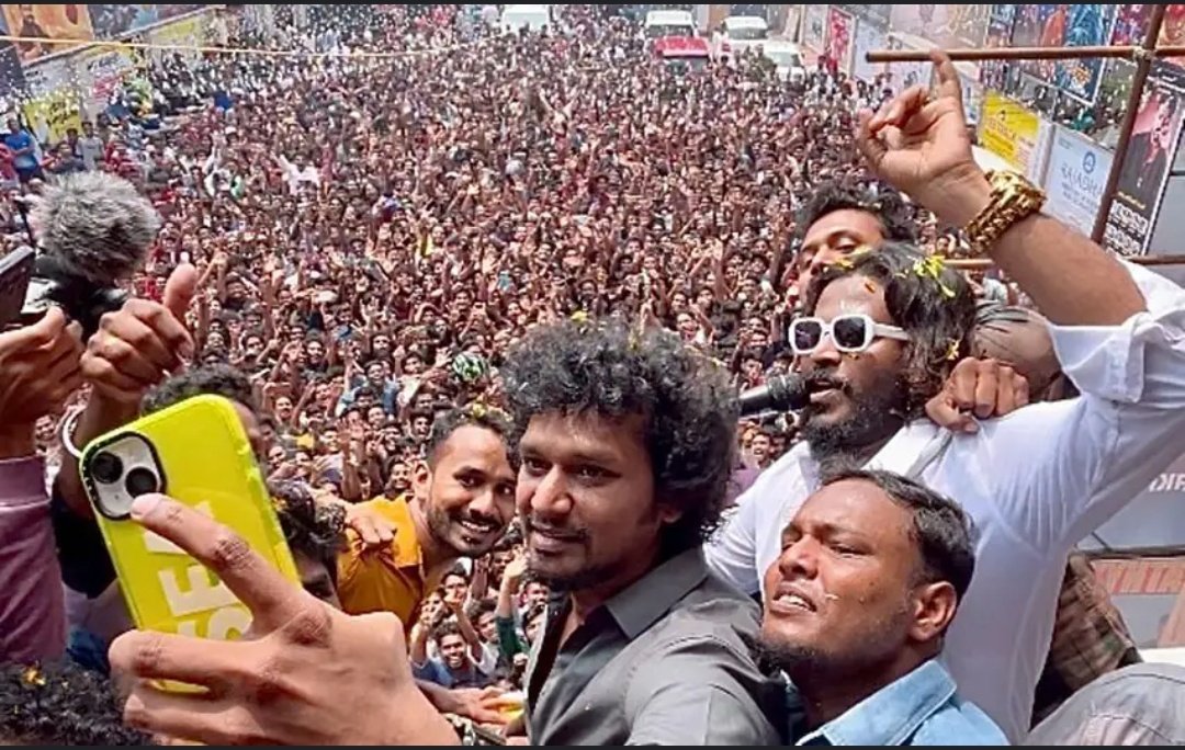 #Lokesh 👇🏻
Palakkad for #Leo success celebration  click ! 🥵

This is not a #ThrissurPooram pic 🤪

#Vijay