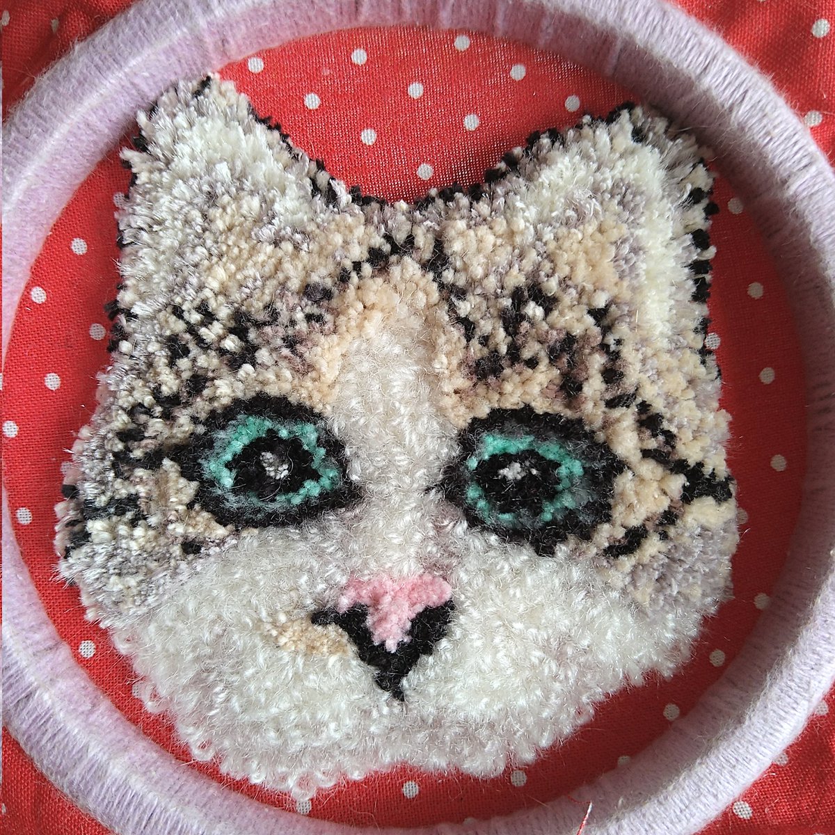 tomato_unimaru's tweet photo. パンチニードルでネコちゃん🐱
#パンチニードル
＃フリステ
#ハンドメイド 
#タフティング
#猫ちゃん https://t.co/QfjIriQDZP