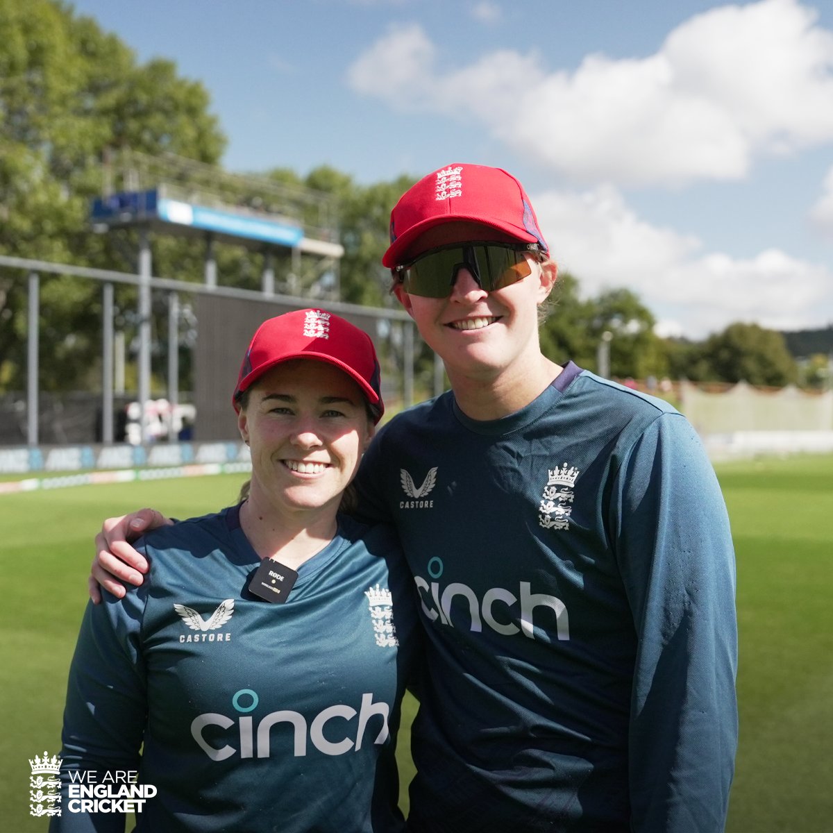 Lauren Filer - T20 debut 👏 Tammy Beaumont - 100th T20 👏 From one gen to another 🥰 #EnglandCricket