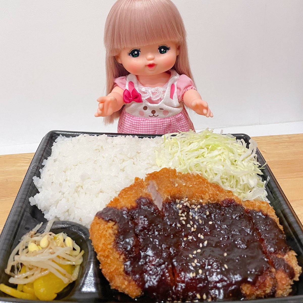 mellchan_dayo's tweet photo. わぁ おおきな みそかつだね🍱 https://t.co/vCkQxT94Tg