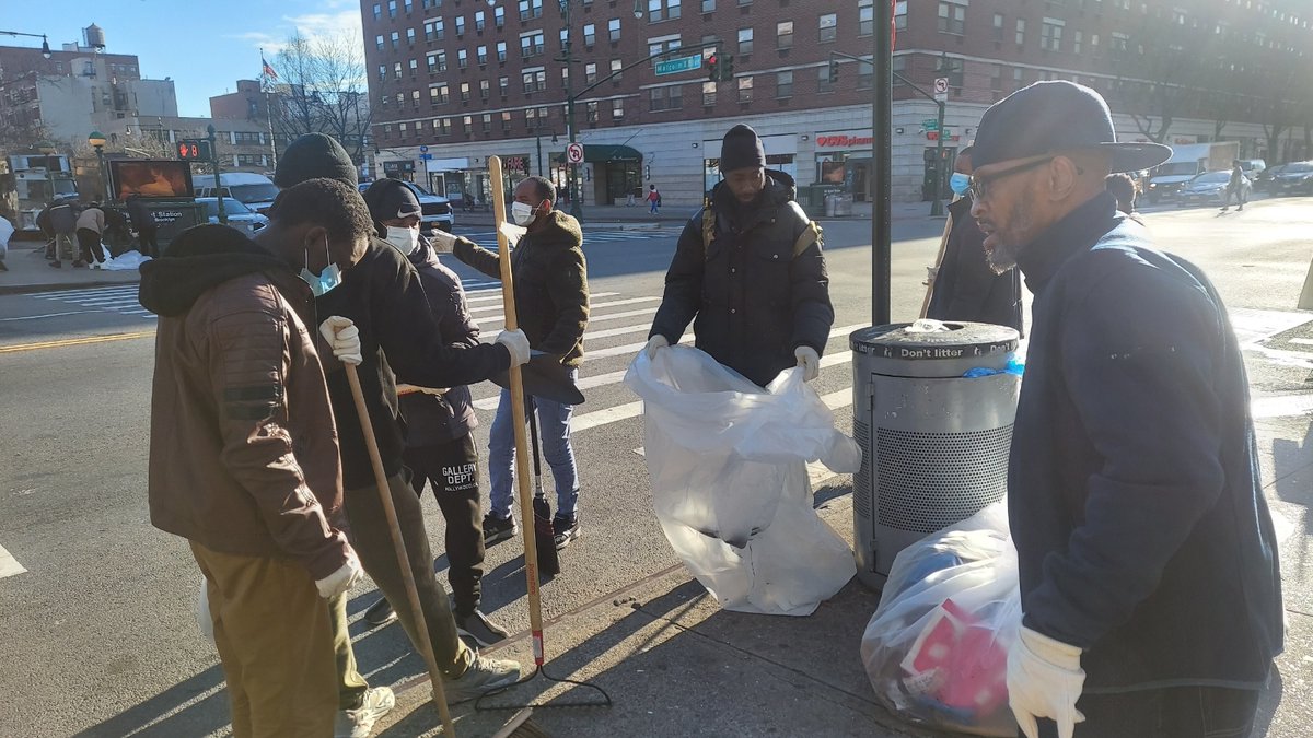 SenatorCCleare's tweet photo. Saturday was the definition of community LOVE. Our Newest Harlem Residents joined our "116st Community Cleanup Initiative" showing HARLEM PRIDE. 116th Street between 8th and 5th Avenues looked amazing.
#HarlemPride #OneHarlem #OneSixteenCLEAN🩷 https://t.co/EVndTBK7ig