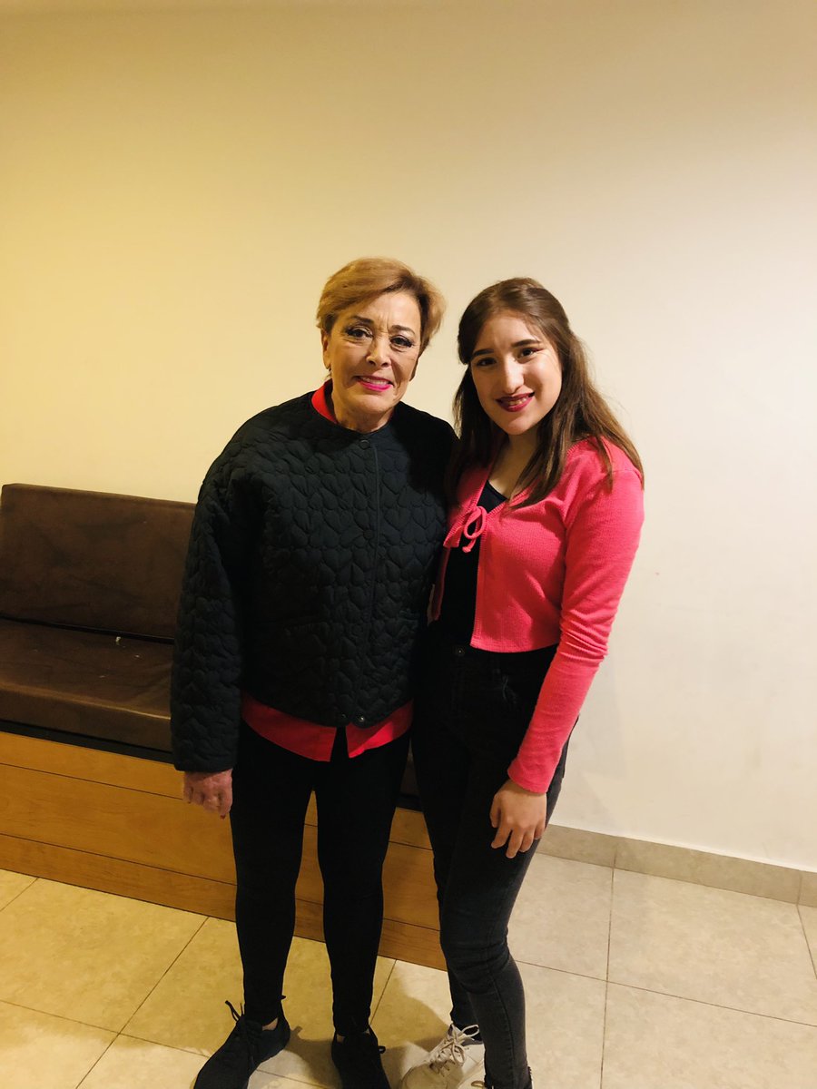 NohemyEncinas's tweet photo. Te admiro por lo mucho que te esfuerzas todos los días, eres una persona maravillosa y yo siempre estaré para ti en todo momento Brillas mucho y siempre brillarás… La quiero mucho 🥹✨💖🥰🌹 
-
-
-
#sylviapasquel #sylviapasqueloficial @sylviapasquel 🌷😚 https://t.co/72M96lSJJY