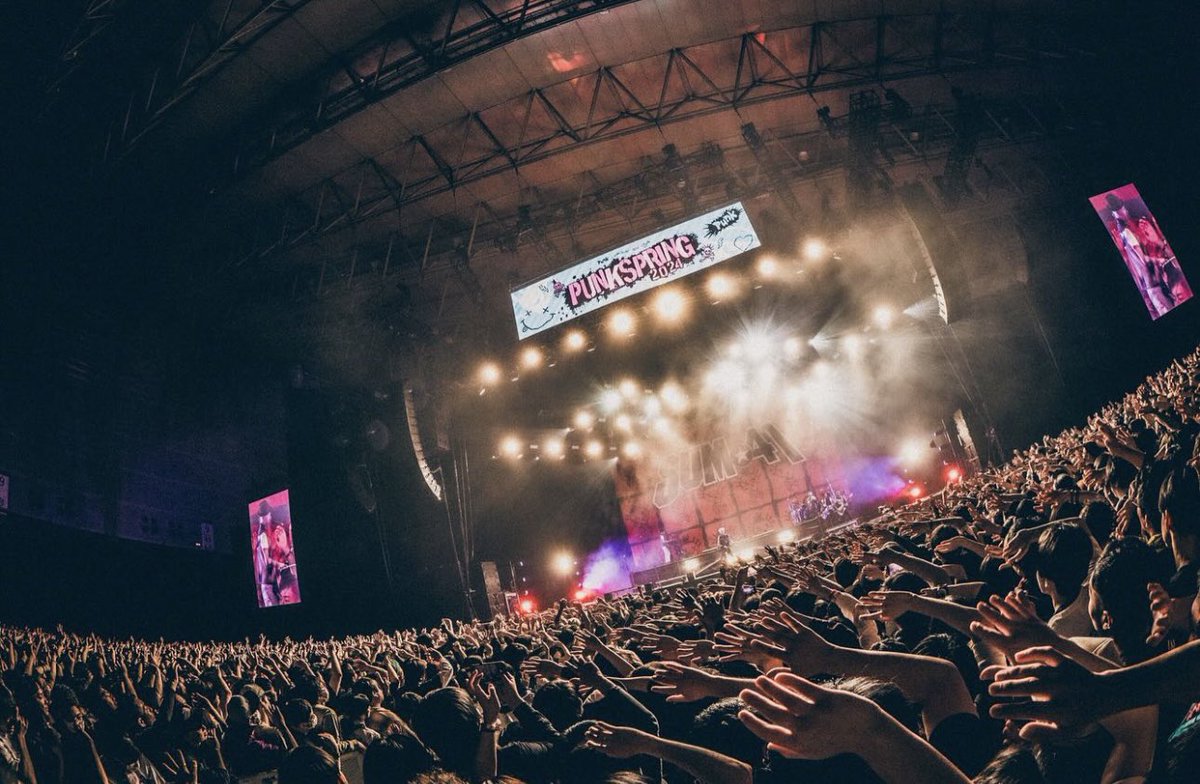 I choked back tears as we were leaving the stage @punkspring . Tokyo has felt like home since my first visit in ‘03. From all the wonderful people we have worked with to all of our incredible fans. It has been an absolute honor each and every time ❤️ 🇯🇵 📸: Takahito Hino
