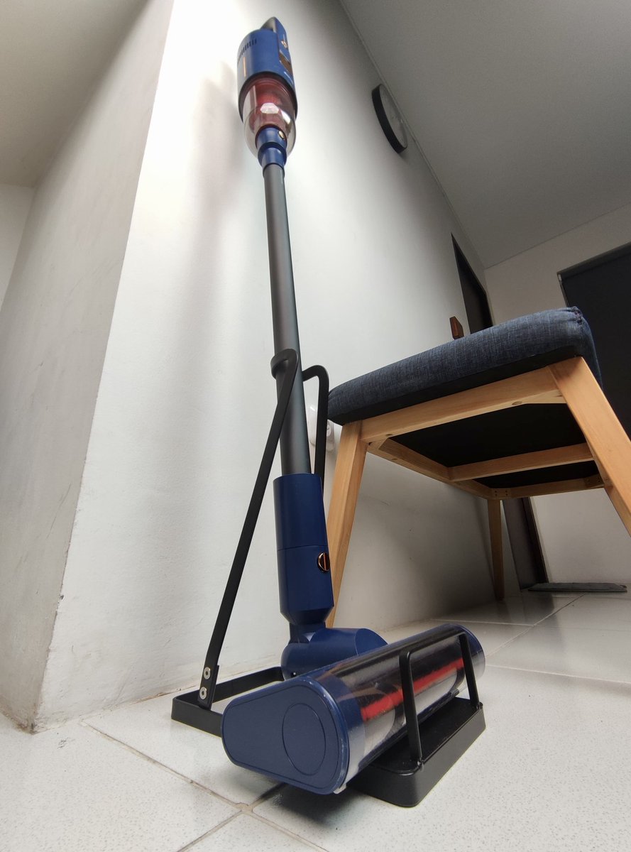 iqqqbalmu's tweet photo. Kalo dari dulu tau pake vacuum tanpa kabel seenak ini, kayanya dari awal bakal beli ini 😂

Bayangin aja ini bisa dipake di mana aja, gak dibatasi sama kabel colokan yang panjangnya cuma beberapa meter doang

Ngevacuum mobil bisa, vacuum sawang di kamar mandi aman, WORTH GUYS 👍 https://t.co/ZRgIAoljiJ