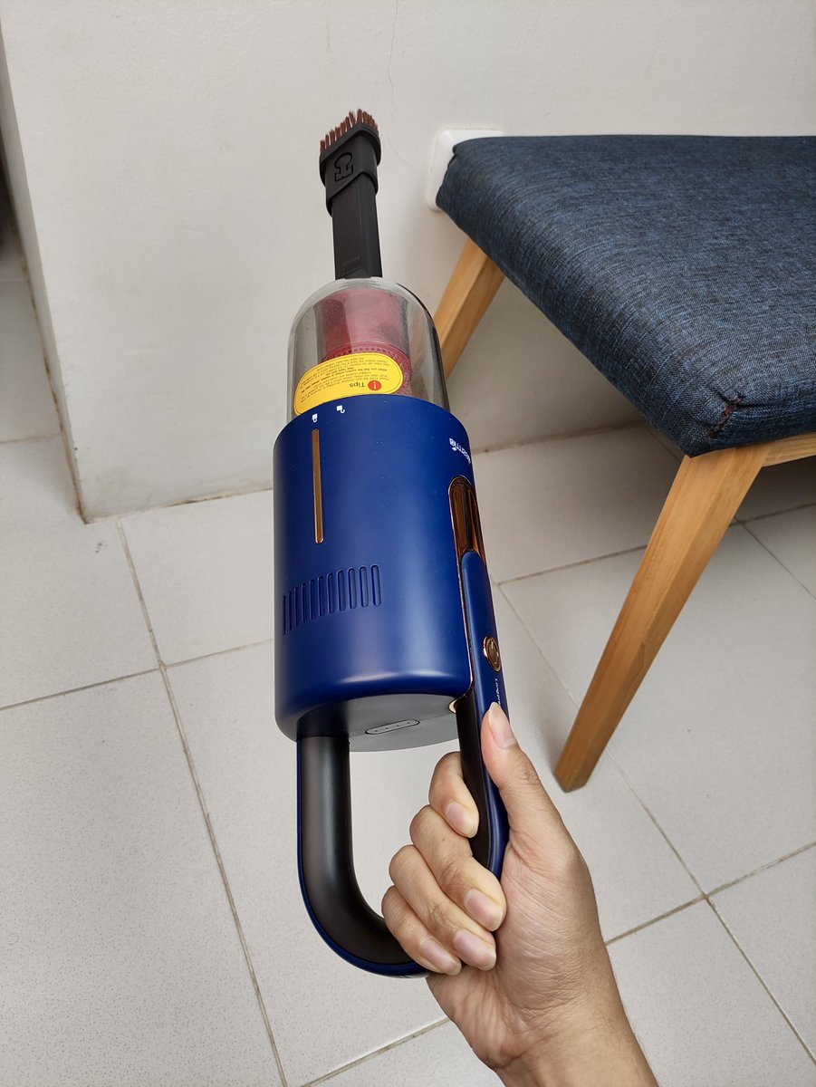 iqqqbalmu's tweet photo. Kalo dari dulu tau pake vacuum tanpa kabel seenak ini, kayanya dari awal bakal beli ini 😂

Bayangin aja ini bisa dipake di mana aja, gak dibatasi sama kabel colokan yang panjangnya cuma beberapa meter doang

Ngevacuum mobil bisa, vacuum sawang di kamar mandi aman, WORTH GUYS 👍 https://t.co/ZRgIAoljiJ
