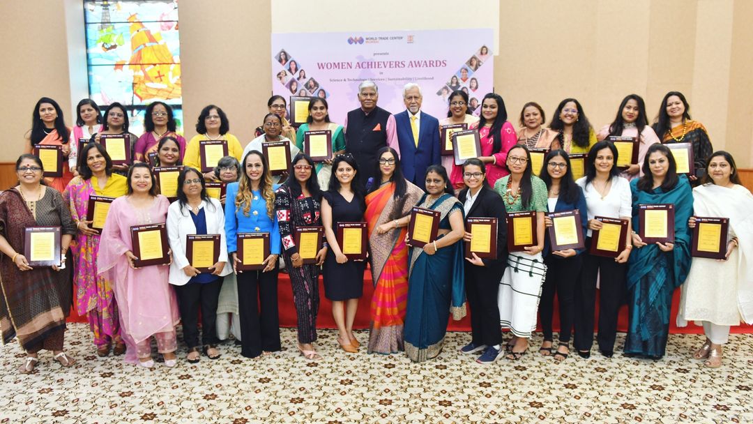 Sharda Deepakraj Lala Founder of Siddhantha Wealth Managers receives Woman Achievers Award

Mumbai | Mulund's Financial Planner and Founder of Siddhantha Wealth Managers - Sharda Deepakraj Lala received Woman Achievers Award. She was amongst the 35 Women Achievers and…