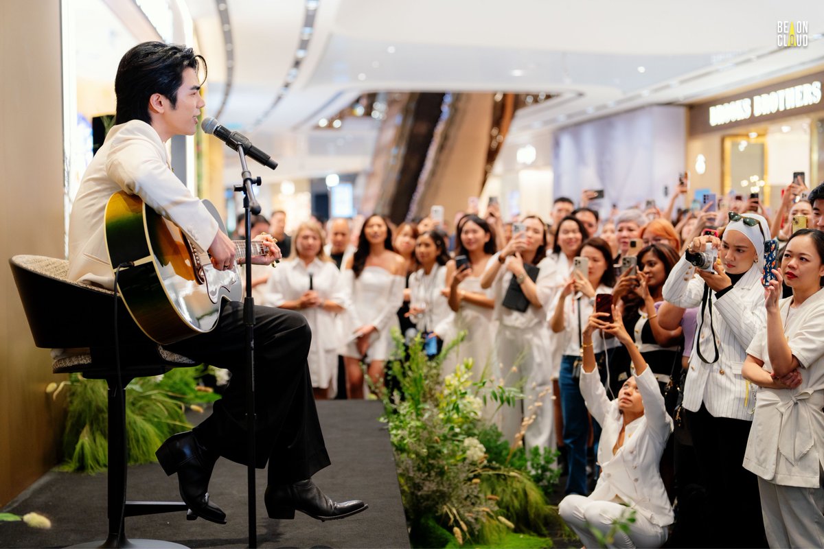 รวมภาพบรรยากาศมาย ภาคภูมิ <a href="/milephakphum/">mile phakphum</a> ร่วมงาน Guerlain Boutique Opening Event in Malaysia  ที่จัดขึ้นเมื่อวานอย่างเป็นทางการค่ะ 🐝✨

#GuerlainEventMYxMile
#GuerlainMY #GuerlainTH