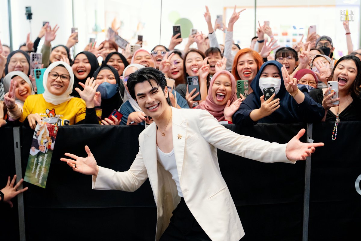 BeOnCloud (@beoncloud_th) on Twitter photo ขอบคุณแฟน ๆ ที่น่ารักอีกครั้ง ที่มาให้กำลังใจมาย <a href="/milephakphum/">mile phakphum</a> กันเยอะมาก ๆ เรียกได้ว่าล้นห้างกันเลยทีเดียว แฟน ๆ น่ารักมาก ๆ เลยค่ะ ขอบคุณอีกครั้งนะคะ 🫶🏻✨
#GuerlainEventMYxMile
#GuerlainMY #GuerlainTH ขอบคุณแฟน ๆ ที่น่ารักอีกครั้ง ที่มาให้กำลังใจมาย <a href="/milephakphum/">mile phakphum</a> กันเยอะมาก ๆ เรียกได้ว่าล้นห้างกันเลยทีเดียว แฟน ๆ น่ารักมาก ๆ เลยค่ะ ขอบคุณอีกครั้งนะคะ 🫶🏻✨
#GuerlainEventMYxMile
#GuerlainMY #GuerlainTH