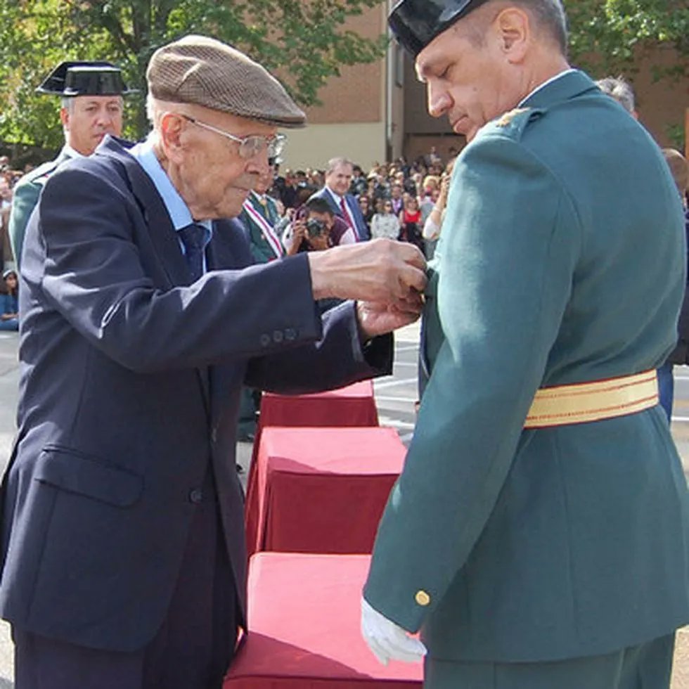 GCivilPaisVasco's tweet photo. 💚¡Feliz día del Padre!💚

🧓🏼Abrázalo, cuídalo, disfruta de tenerlo entre nosotros👴🏼 https://t.co/lMNcKkQ3Ih