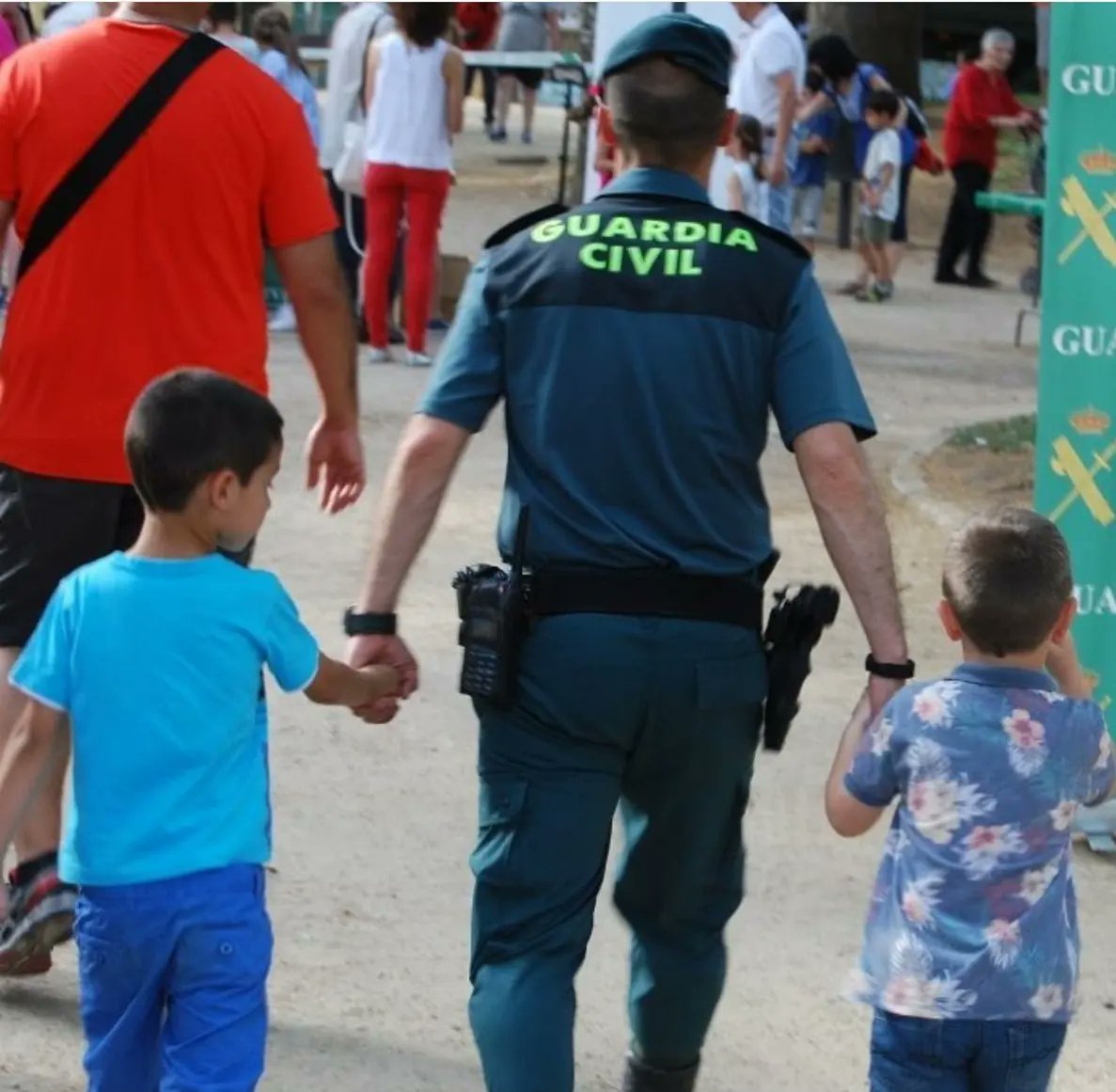 GCivilPaisVasco's tweet photo. 💚¡Feliz día del Padre!💚

🧓🏼Abrázalo, cuídalo, disfruta de tenerlo entre nosotros👴🏼 https://t.co/lMNcKkQ3Ih