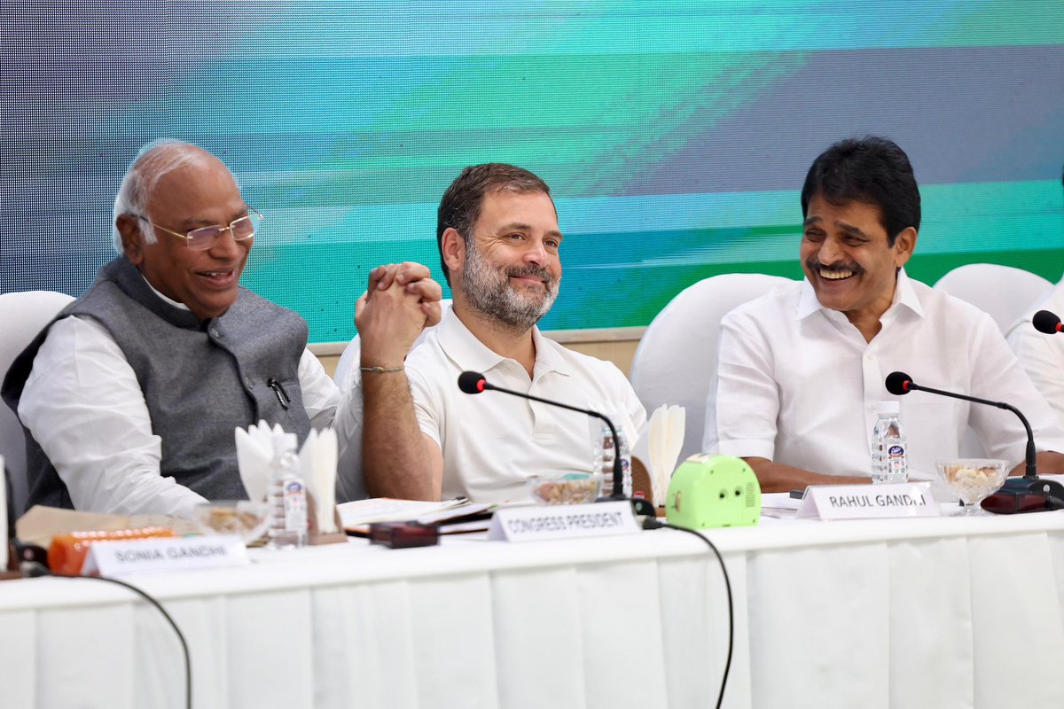 SukhuSukhvinder's tweet photo. दिल्ली कांग्रेस मुख्यालय में लोकसभा चुनाव की तैयारियों को लेकर कांग्रेस वर्किंग कमेटी की बैठक में शामिल हुआ।

हैं तैयार हम 
जय हिमाचल https://t.co/fskA0y9EKi