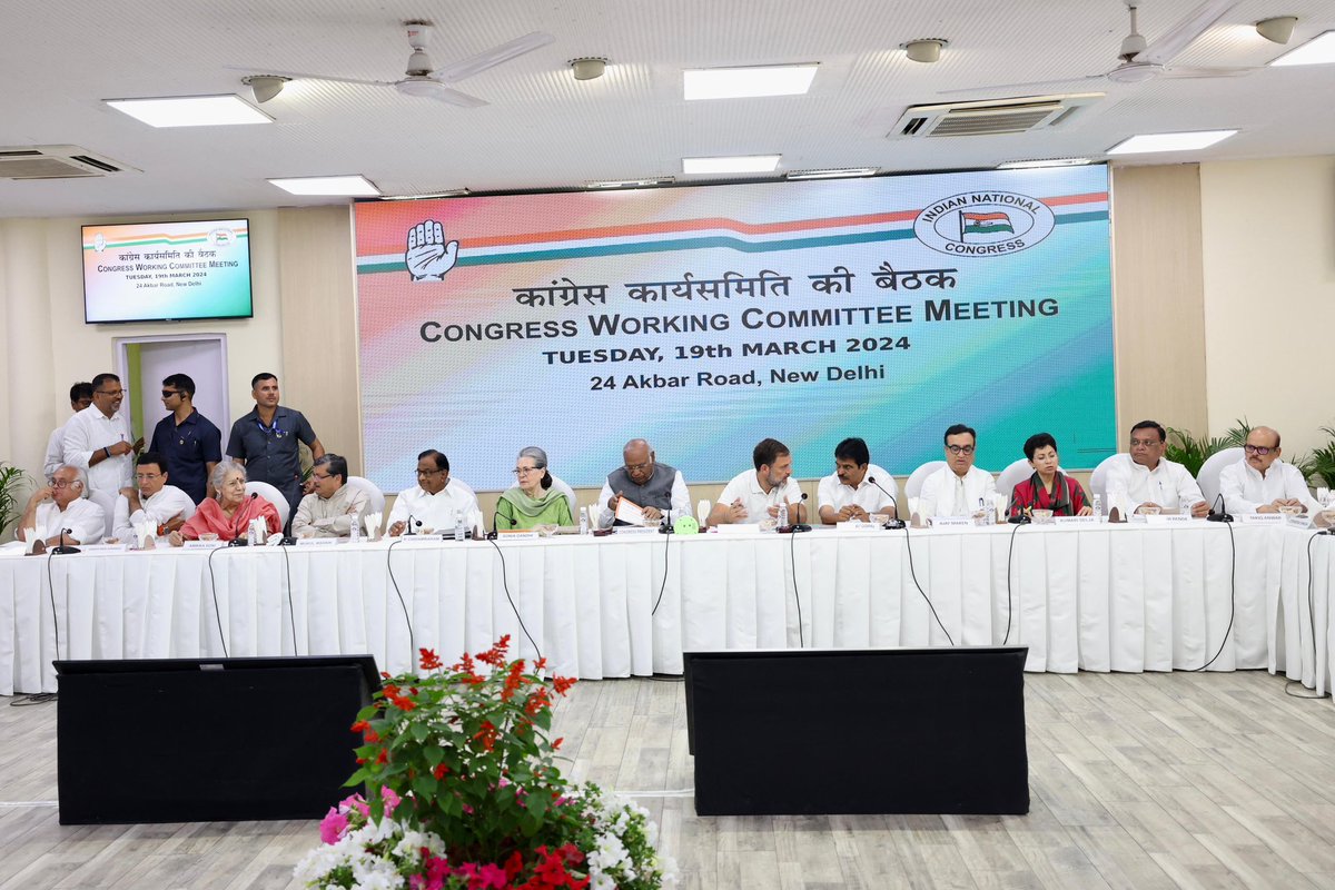 SukhuSukhvinder's tweet photo. दिल्ली कांग्रेस मुख्यालय में लोकसभा चुनाव की तैयारियों को लेकर कांग्रेस वर्किंग कमेटी की बैठक में शामिल हुआ।

हैं तैयार हम 
जय हिमाचल https://t.co/fskA0y9EKi