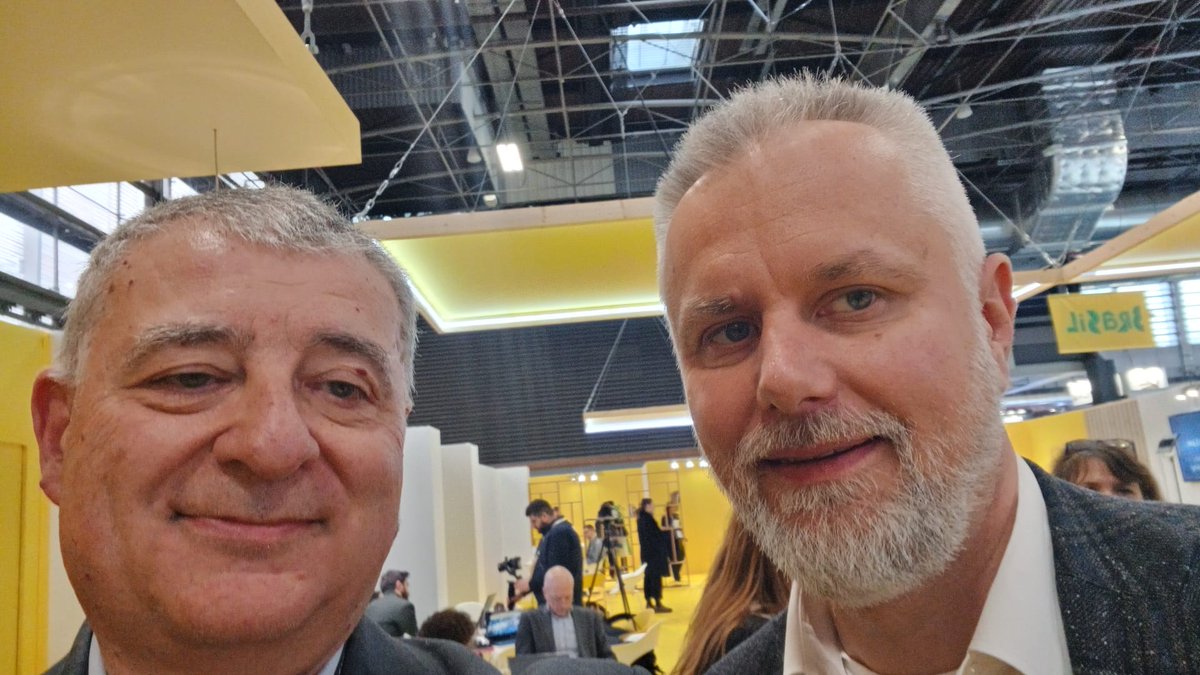 DomusIot's tweet photo. #FranchiseExpoParis 
As I have been saying &amp; writing for many years, the #world's number one #franchising event
Congratulations 4 this year's edition Sylvie GAUDY Alexandra Crépin &amp; all the #staff , you deserve it !!
#UKCONFEDERATIONbyCONFASSOCIAZIONI &amp; #UNIEXPORTMANAGER https://t.co/wxMsK6ROAH