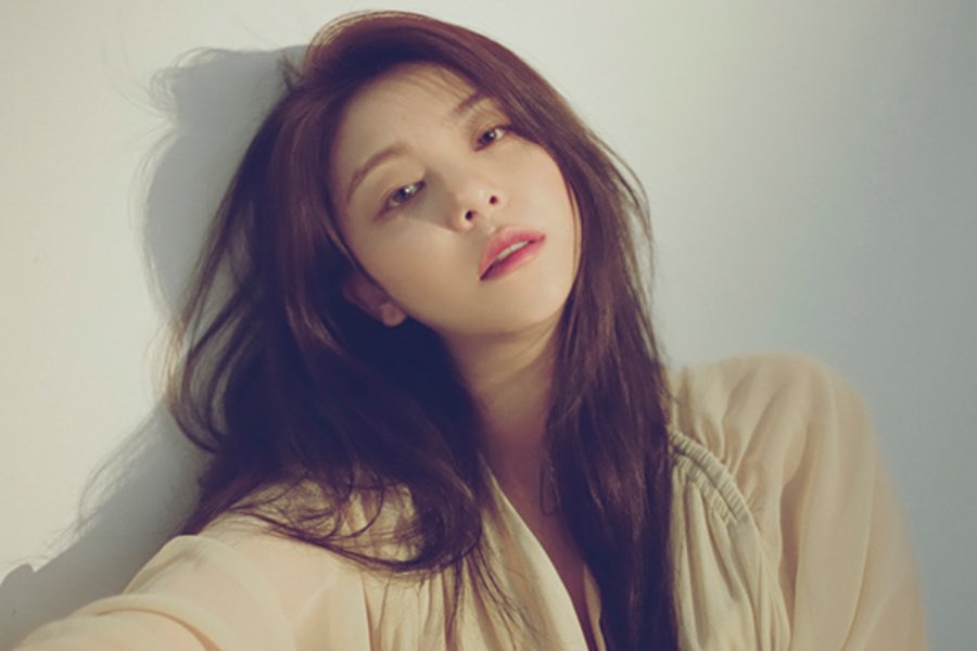 kchartsmaster's tweet photo. Ailee reveals she’s dating a non-celebrity and plans of marriage next year.

https://t.co/NYPfCXuSUh https://t.co/DzPukAa6cq