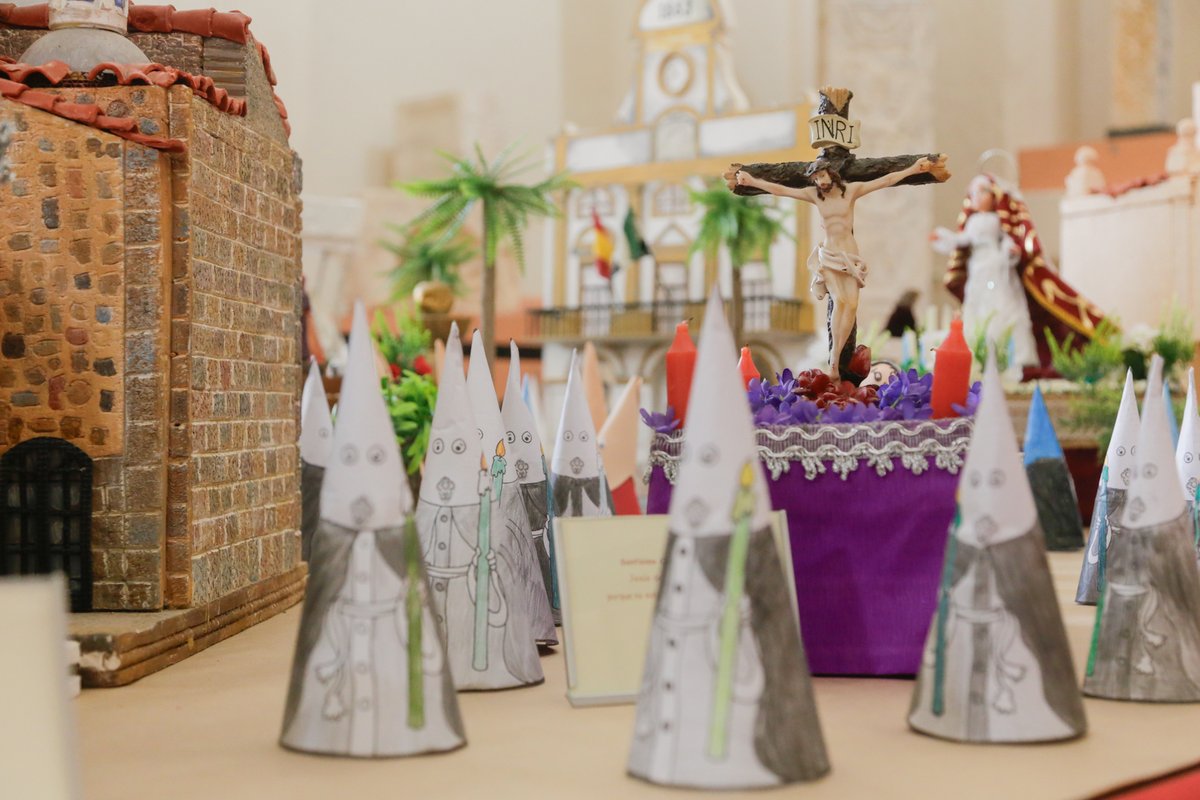 Así es la impresionante visión de nuestra Semana Santa de Mérida de los alumnos y alumnas del Colegio @JosefinasMerida que está expuesta en el Museo Visigodo y que puede visitarse de martes a domingo de 10:00 a 20:00h y el sábado de 10:00 a 15:00 horas #SemanaSantaMérida2024