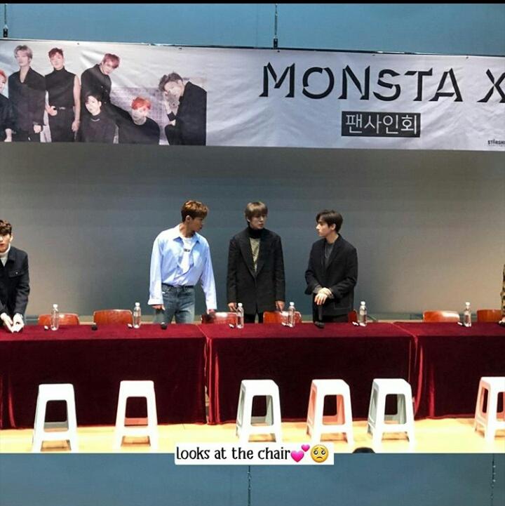 MysterioAmbrose's tweet photo. Here, we can see that the boys have swapped the chairs that were intended for the fans with their own so that their fans feel at ease. https://t.co/rK7ugMrASt