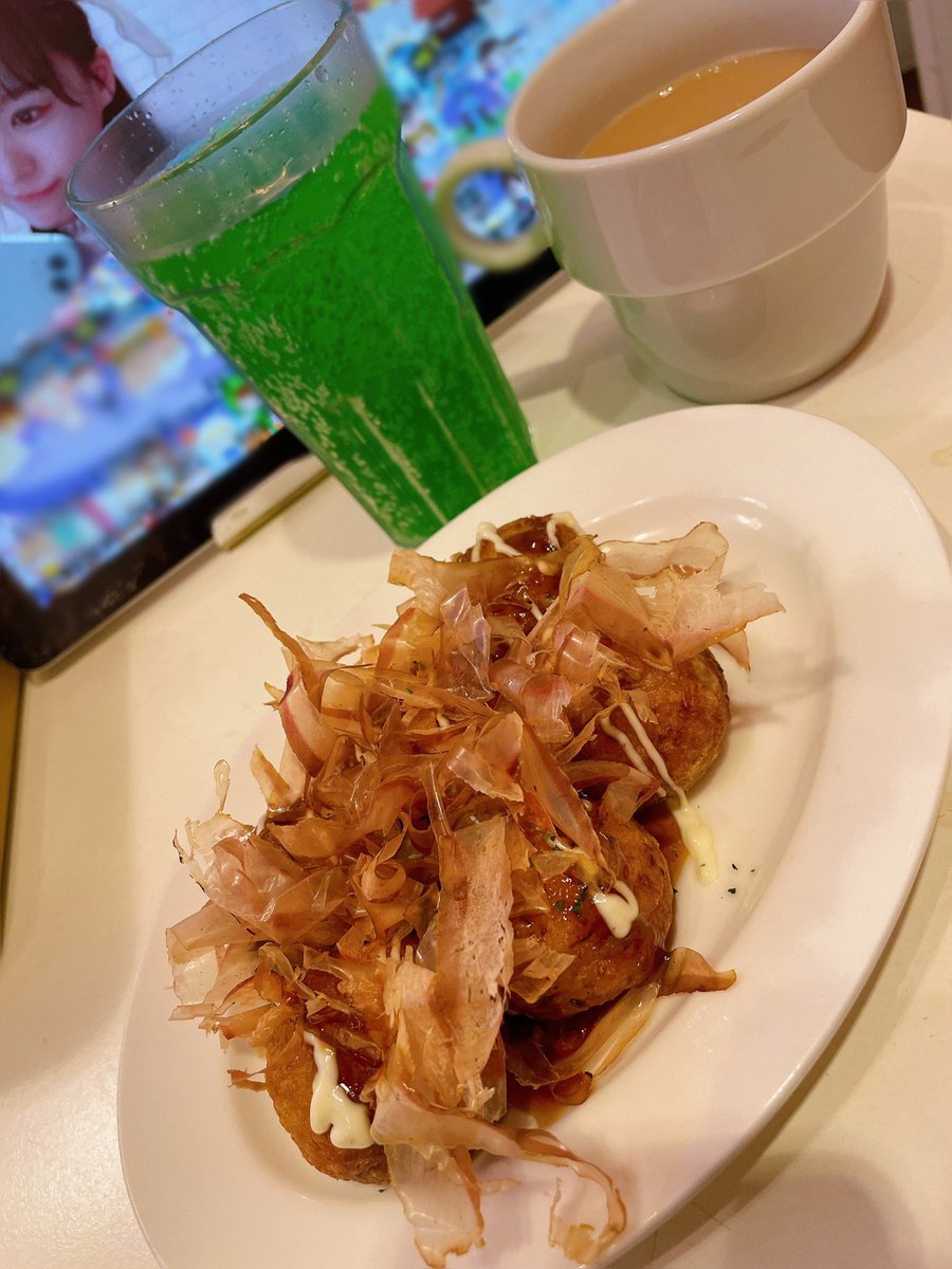 FUKUAKARI_STU48's tweet photo. 一昨日カラオケ配信ありがとう！
フクフェスアフターパーティー²ということで、フクフェスのセトリを歌いました⚡️

#勝手に四国観光大使
ガラス瓶
好きなれ
僕僕
ヘタレ
ペダル
ひこうき雲

#STU48
出航
STU48
ヘタレ
RIVER
しぇからしか！
サングラス
夢力

どだったかな？また来月も付き合ってちょ🐱 https://t.co/jt4hPJl1iO