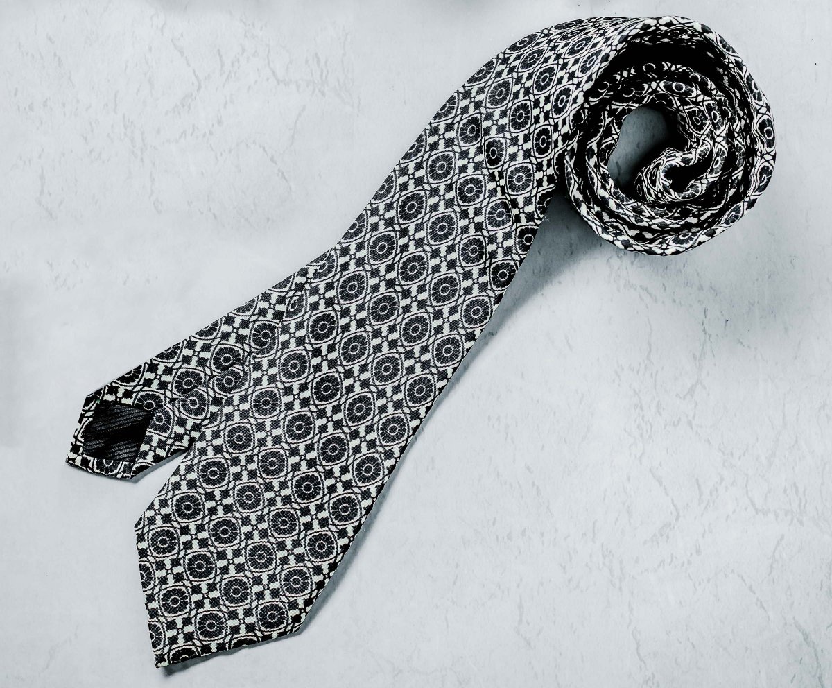goodmenco's tweet photo. "Real style is never right or wrong. It's a matter of being yourself on purpose." - G. Bruce Boyer

#Chokore #ExpressYourself #MadeInIndia #FashionAccessories #Accessorize #FashionInspiration #FashionQuoteOfTheDay https://t.co/ltkvc9WiKn