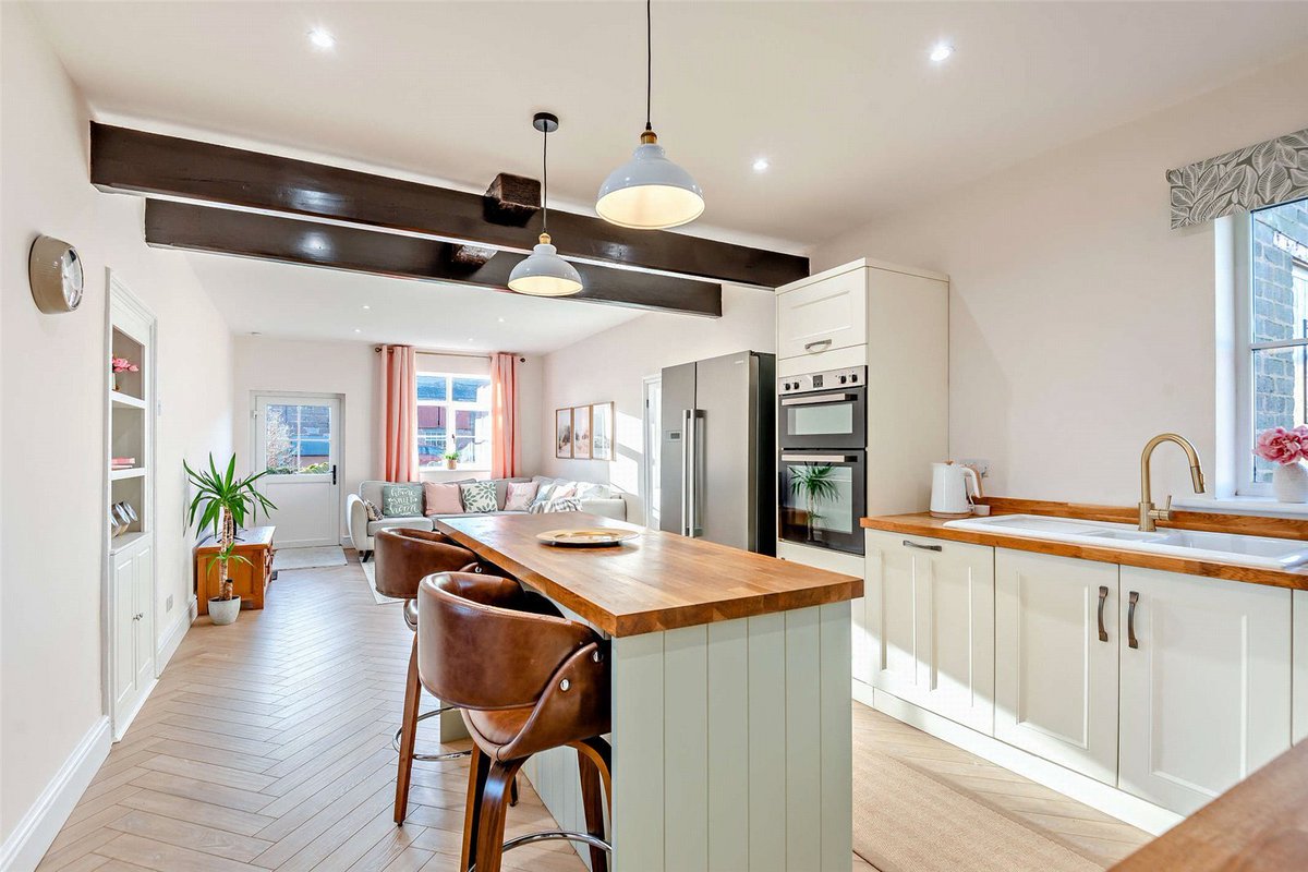 JS__Chester's tweet photo. New instruction - of interest to private buyers and developers - for sale as a whole or in 2 lots
Liverpool Road #Backford #Chester
Recently refurbished #farmhouse, extensive #farmbuildings set in 6.19 acres (2.50 ha). OIEO £950,000. More land avail.
https://t.co/8583GNg91N https://t.co/R95hcr2RKL