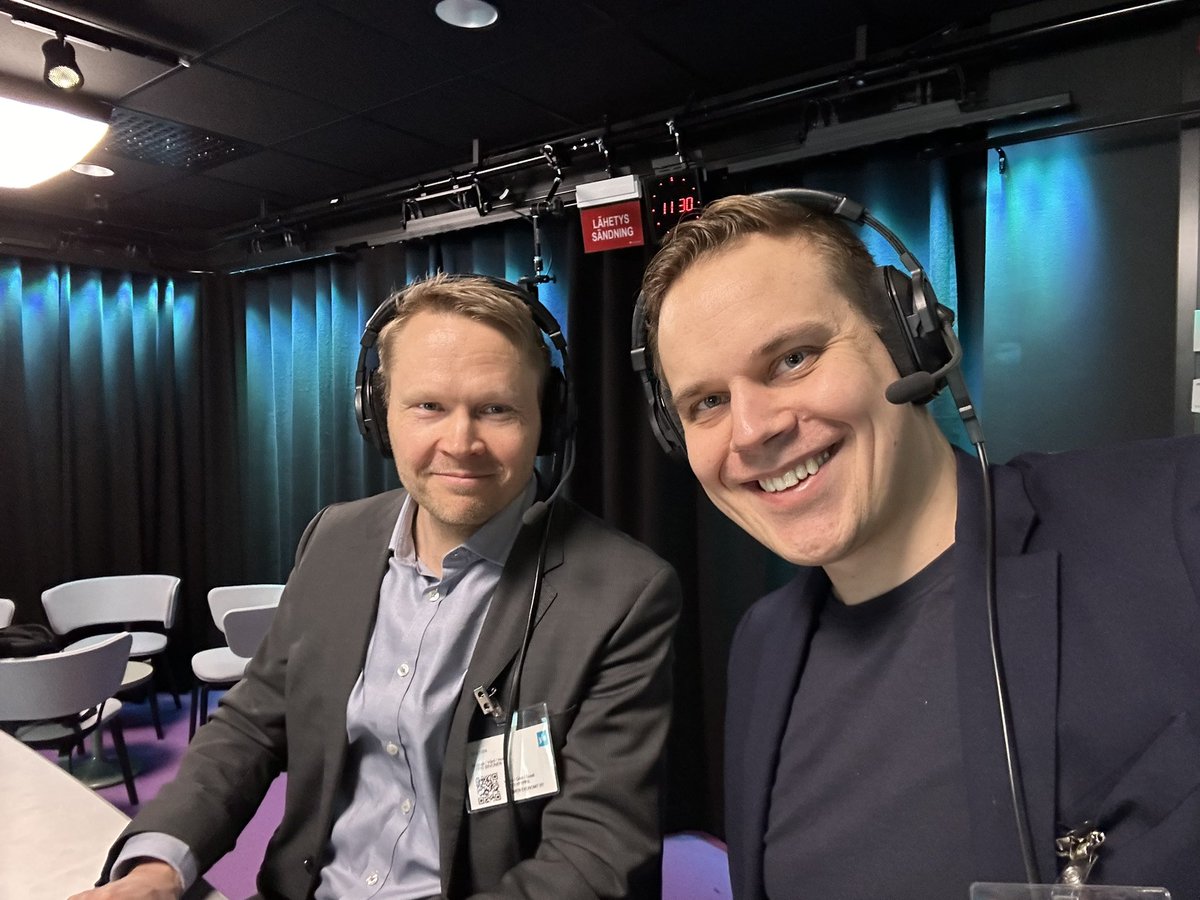 Hyvää tasa-arvon ja Minna Canthin päivää! Kävimme <a href="/KostiHyy/">Kosti Hyyppä</a> kanssa Radio Suomen Päivässä keskustelemassa perhevapaiden tasa-arvoisen jakamisen vaikutuksista kotitalouksille. Ohjelman pääsee kuuntelemaan kommentin linkistä 👇 <a href="/radiosuomi/">Yle Radio Suomi</a> <a href="/SuomenEkonomit/">Suomen Ekonomit</a>