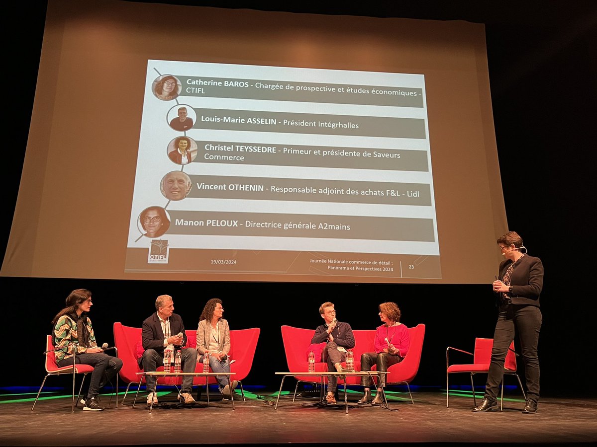 [#RDVduCTIFL] Pour répondre aux nouvelles tendances de consommation des fruits et légumes, 5 intervenants autour d’E. Pellé <a href="/mag_vegetable/">magazine végétable</a> :  V. Othenin <a href="/lidlfrance/">Lidl France</a>, Ch. Teyssedre <a href="/SaveursCommerce/">Saveurs Commerce</a>,  LM Asselin d’Intégrhalles, M.Peloux de A2mains et C. Baros #CTIFL