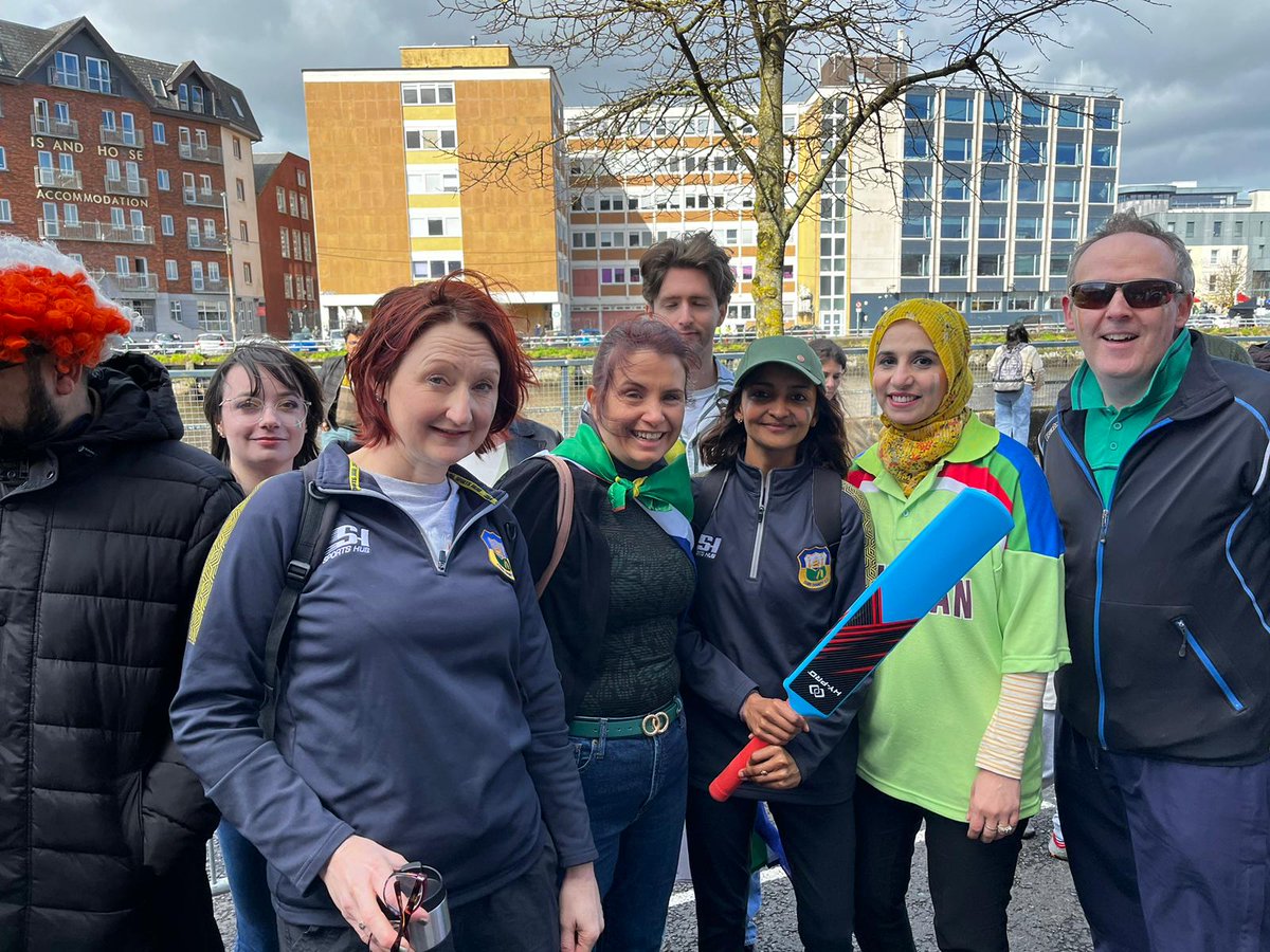 mutahira_lone's tweet photo. Amazing @UCC representation at #Cork #patricksday parade with @ASNeuro @roisinlaubs @isen_gard  @JatinNagpal87 @StephenUCCPharm and Dr Sahara Nankan @Cork_CountyCC. Great to have @MScAnatUCC students participate too https://t.co/5P9PXcZwAA